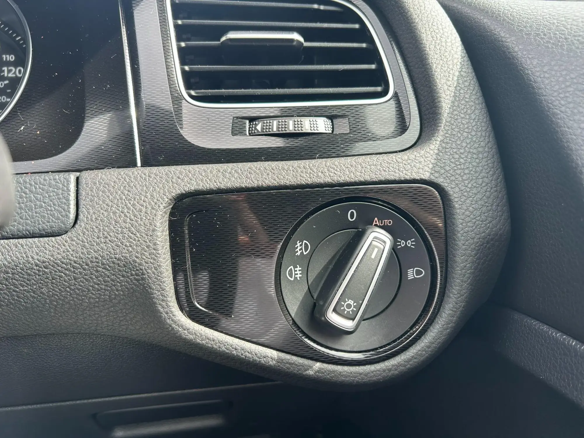 Volkswagen Golf Image 21