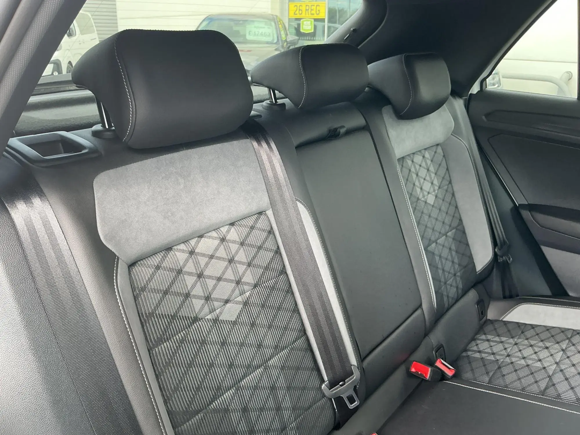 Volkswagen T-Roc Image 18