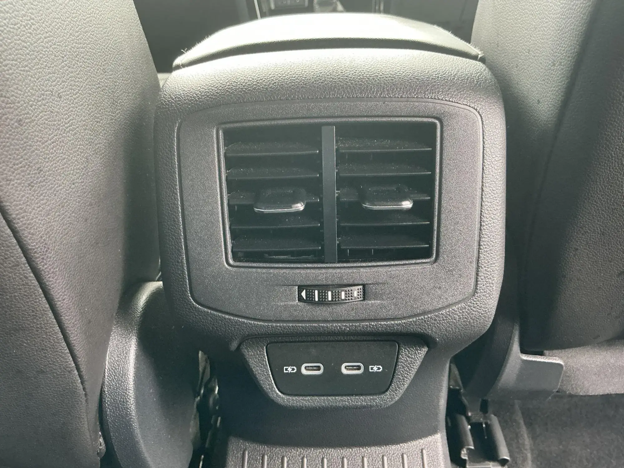 Volkswagen T-Roc Image 23