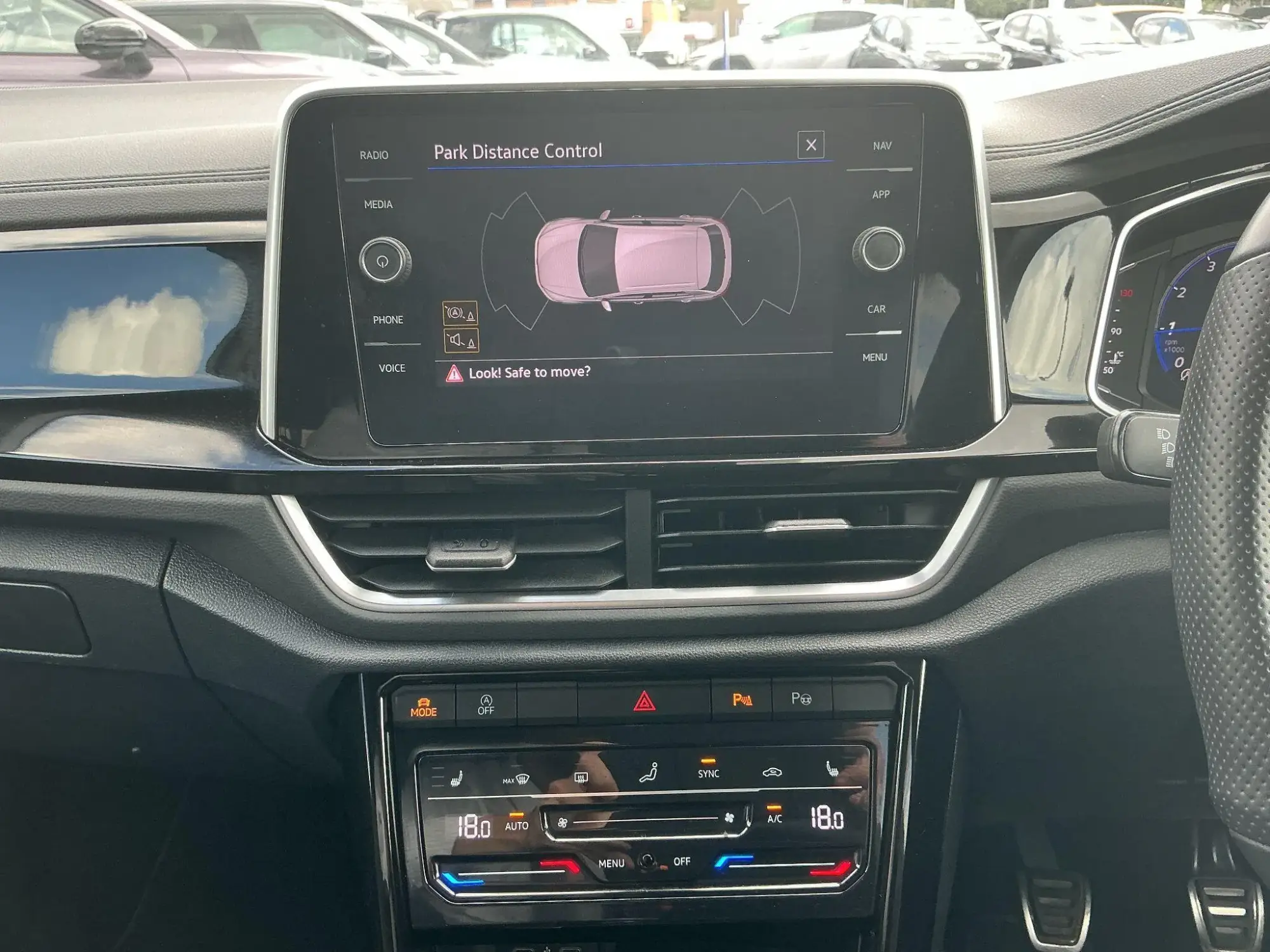 Volkswagen T-Roc Image 24