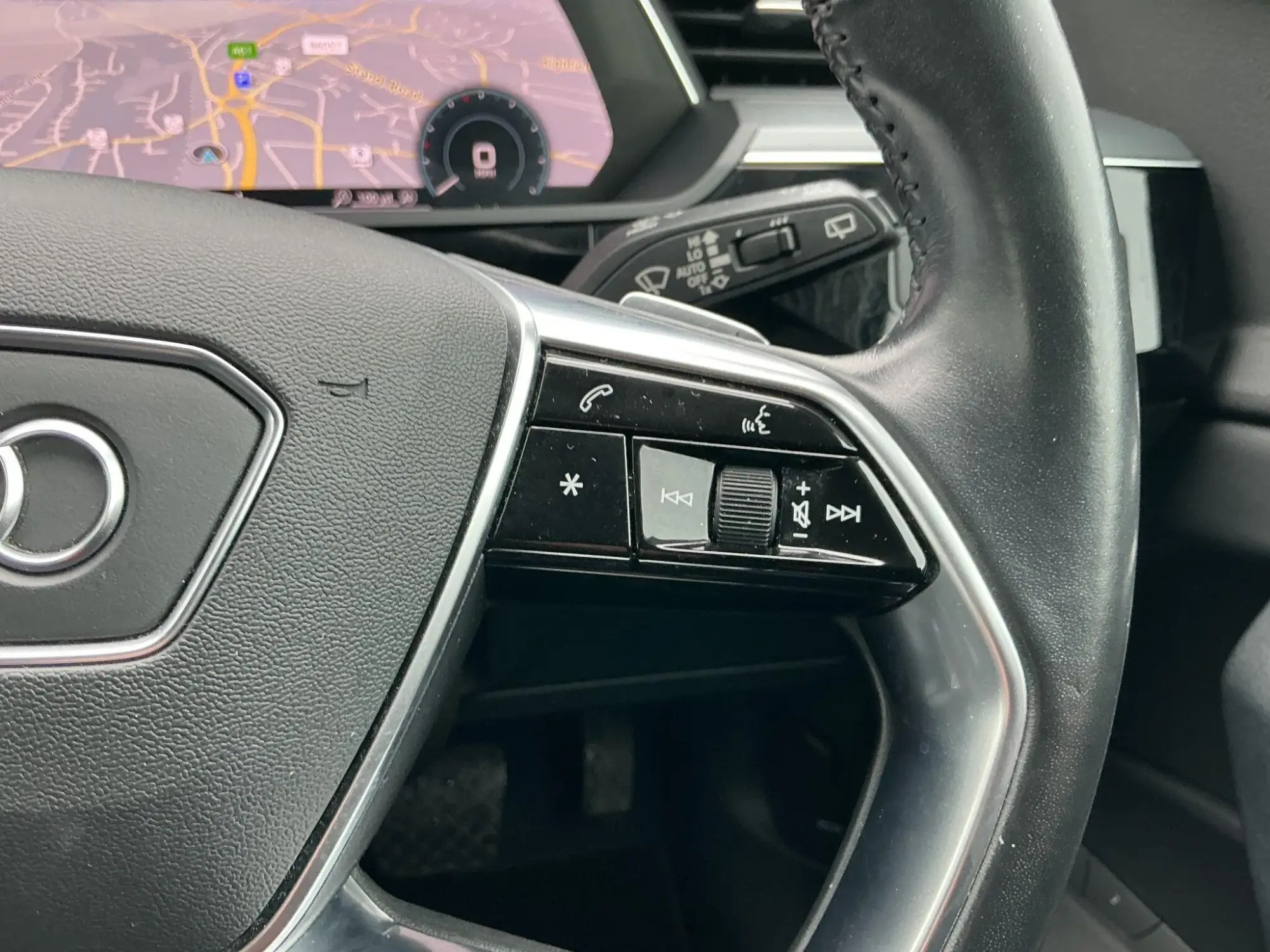 Audi e-tron Image 21