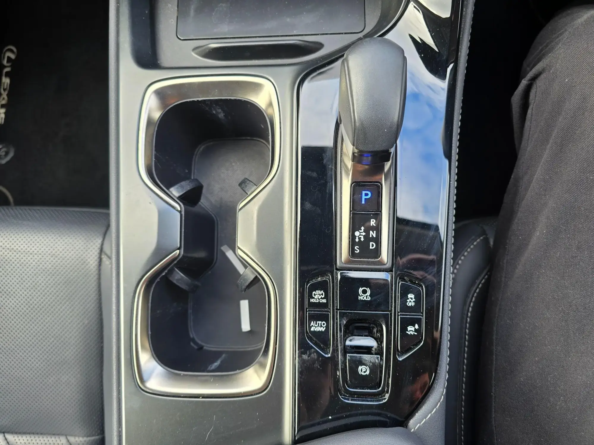 Lexus NX Image 27