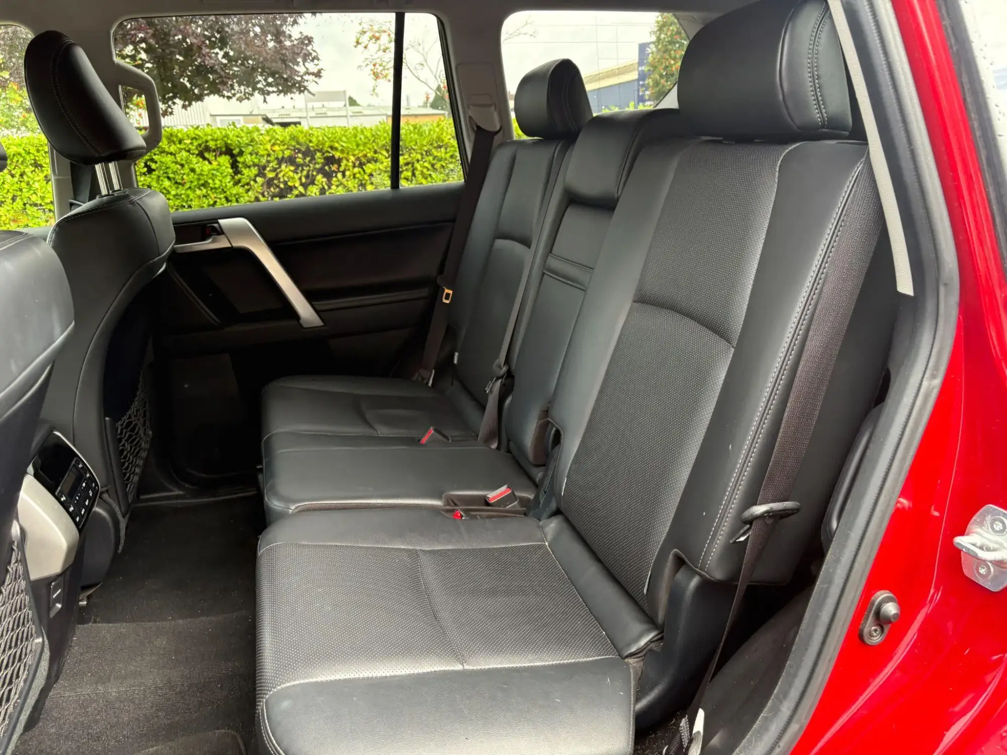 Toyota Land Cruiser Image 9