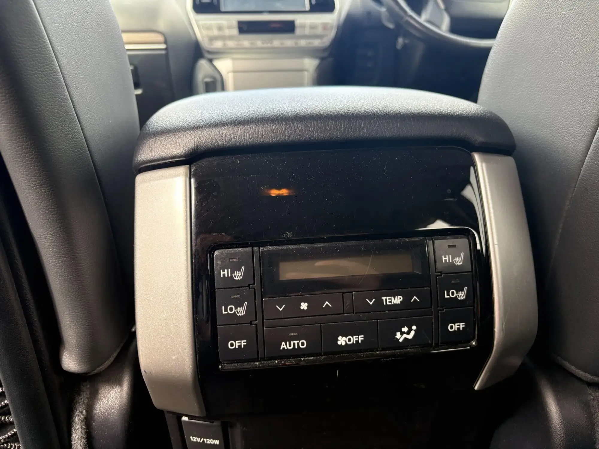 Toyota Land Cruiser Image 10
