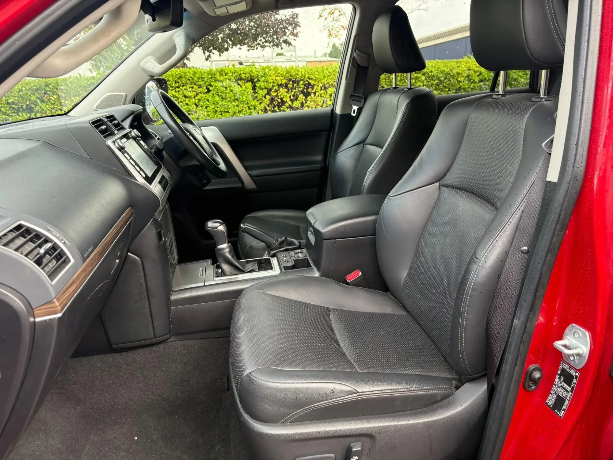 Toyota Land Cruiser Image 11