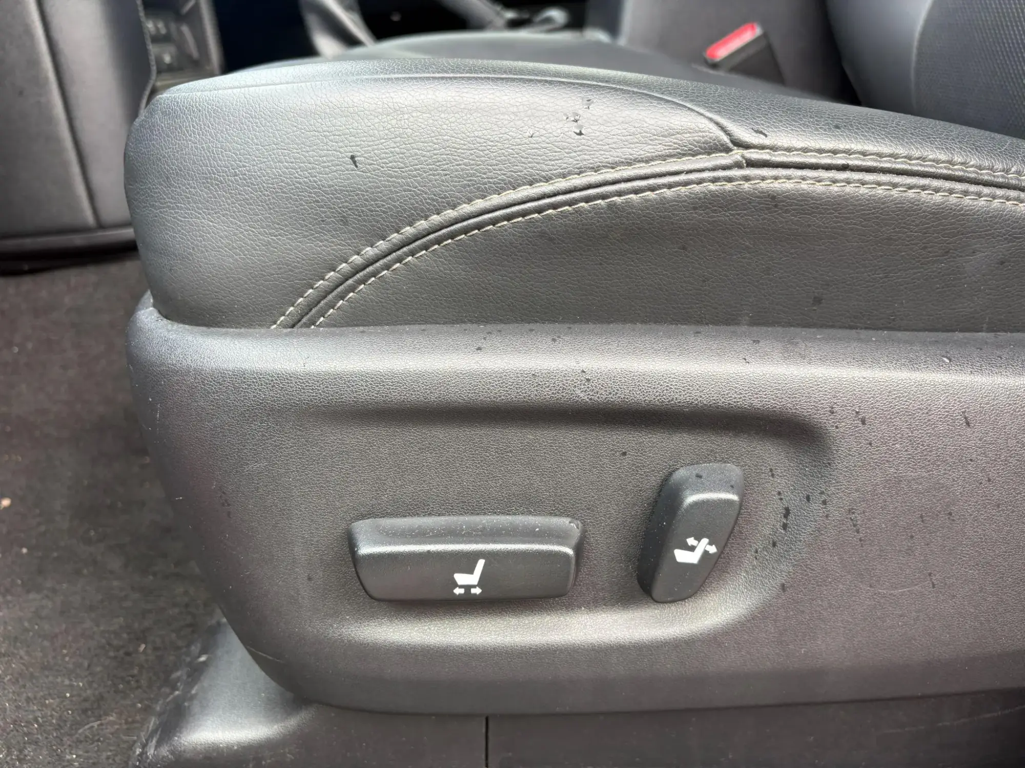 Toyota Land Cruiser Image 12