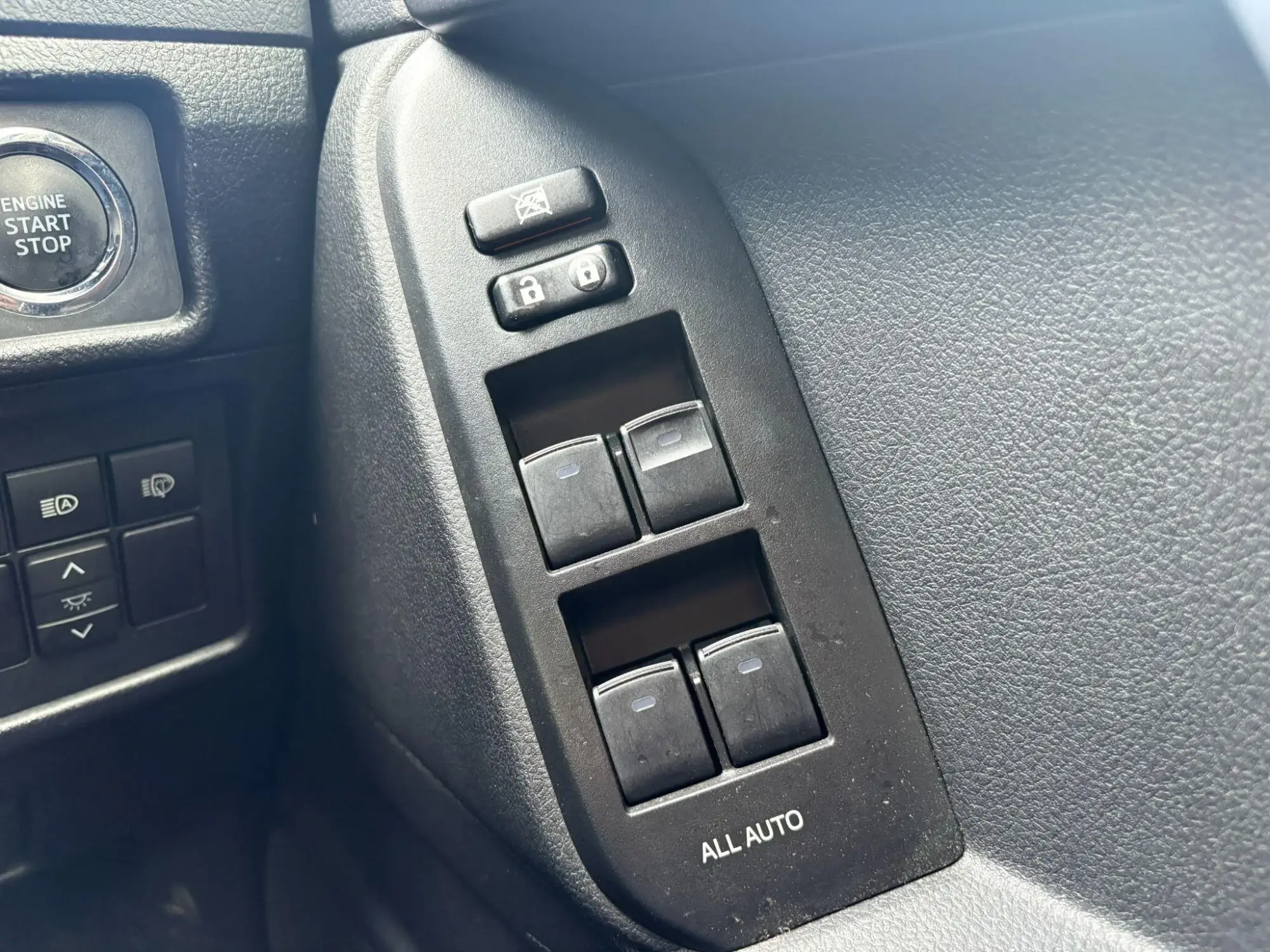 Toyota Land Cruiser Image 15