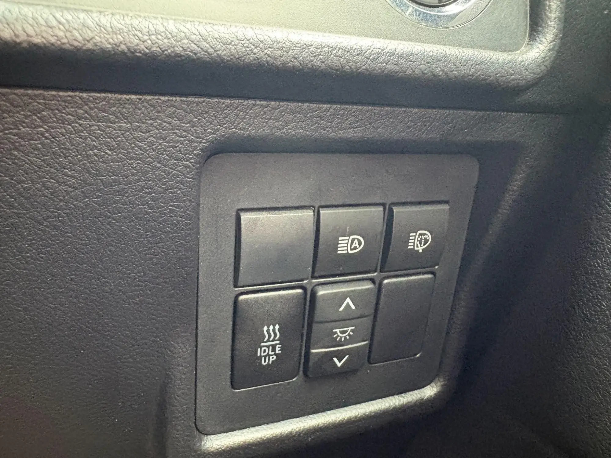 Toyota Land Cruiser Image 17