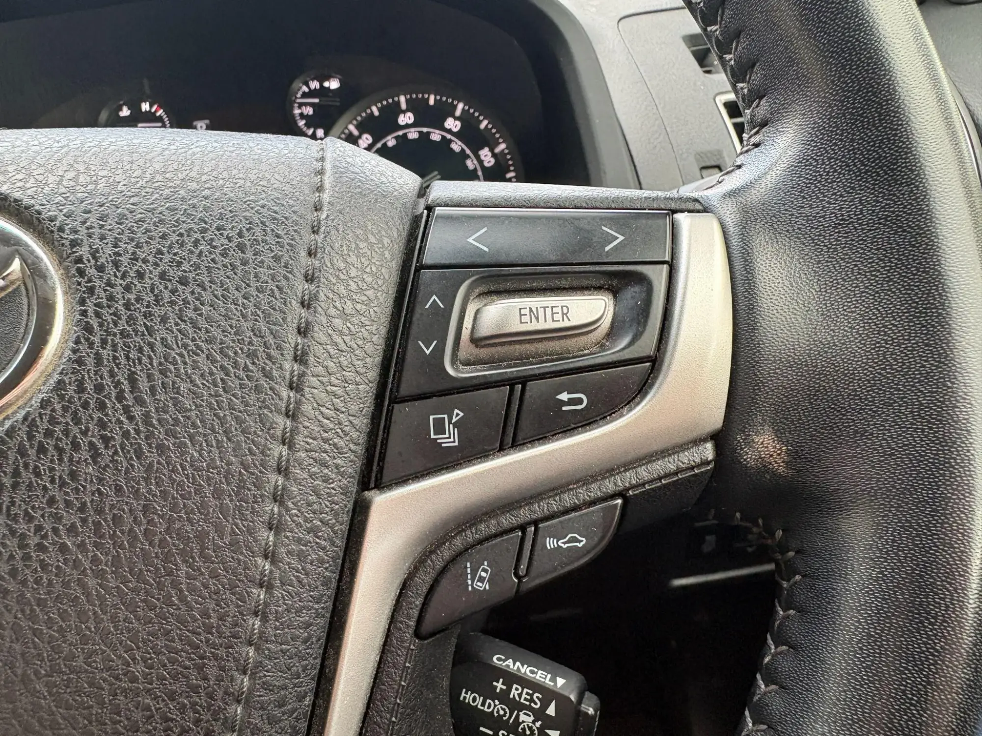 Toyota Land Cruiser Image 19