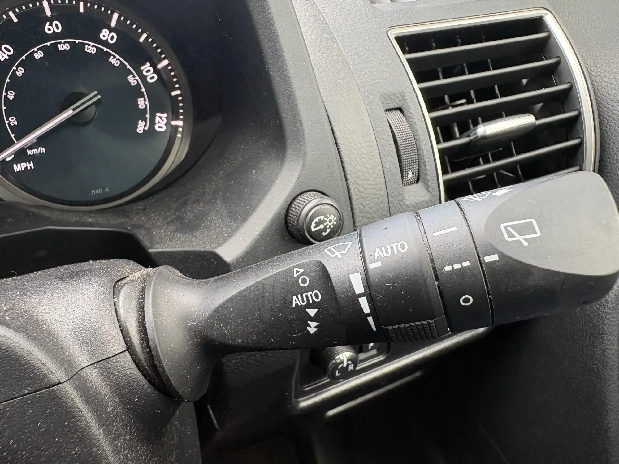 Toyota Land Cruiser Image 21