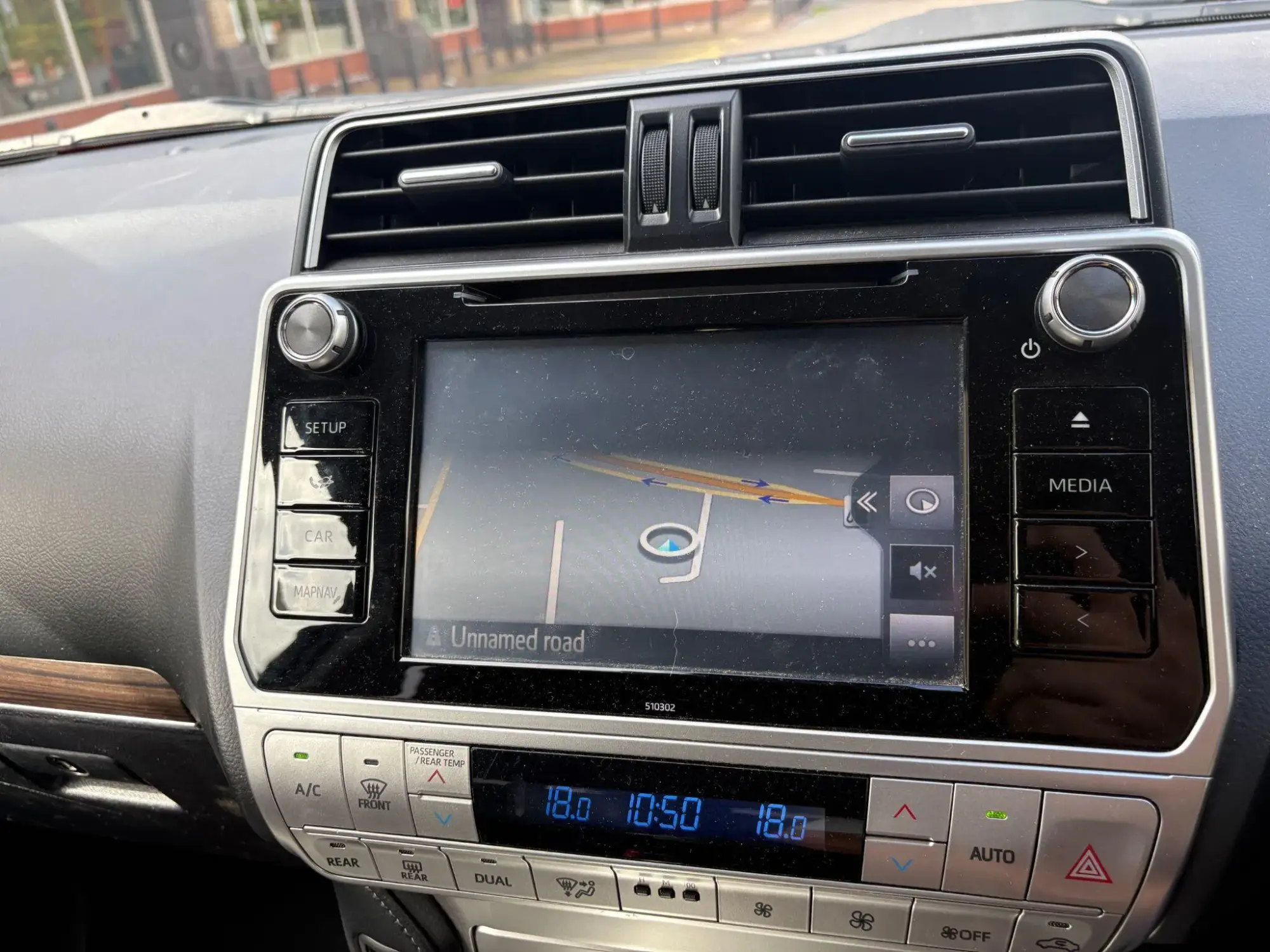 Toyota Land Cruiser Image 26