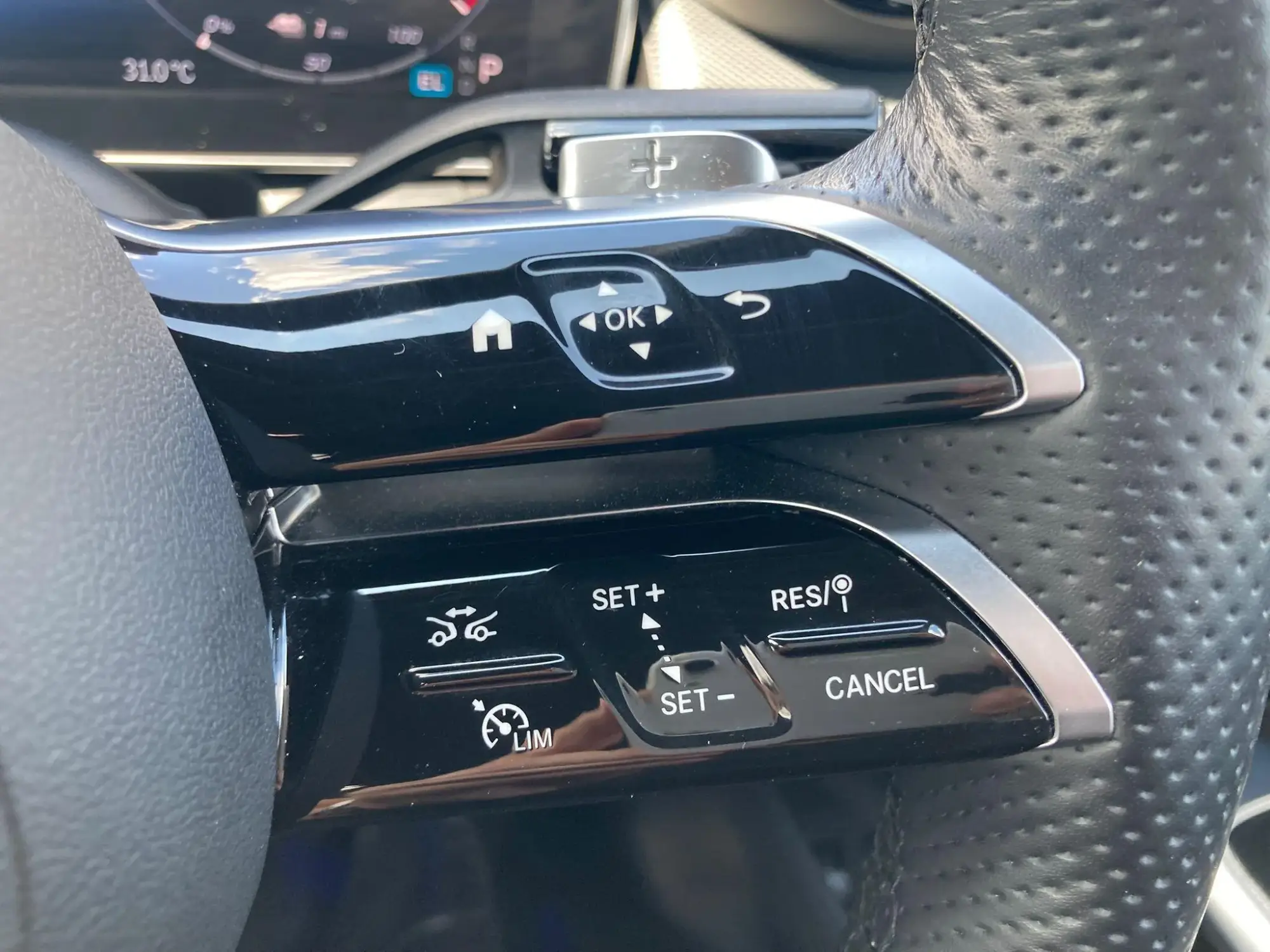 Mercedes-Benz GLC Image 24