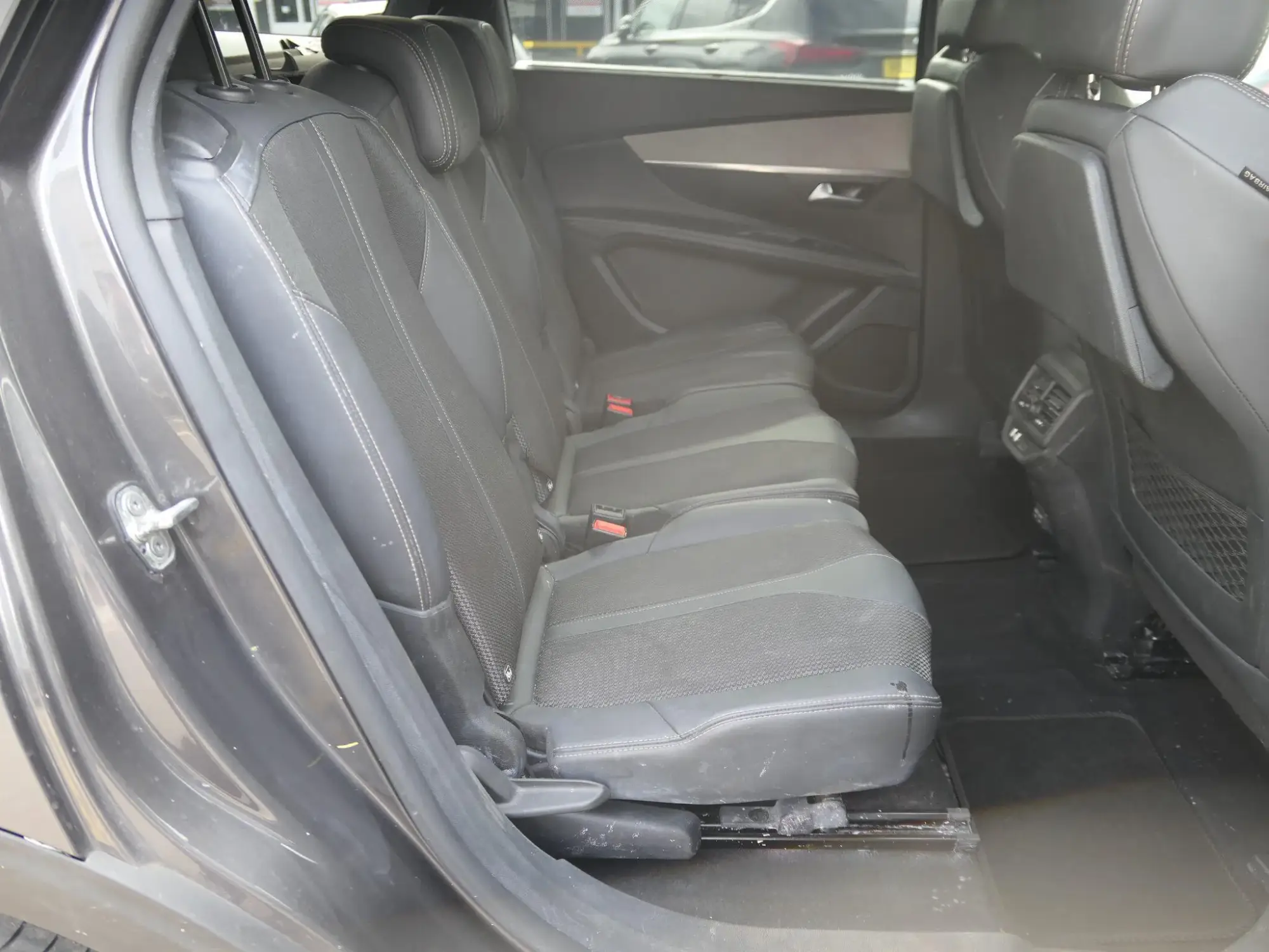 Peugeot 5008 Image 12