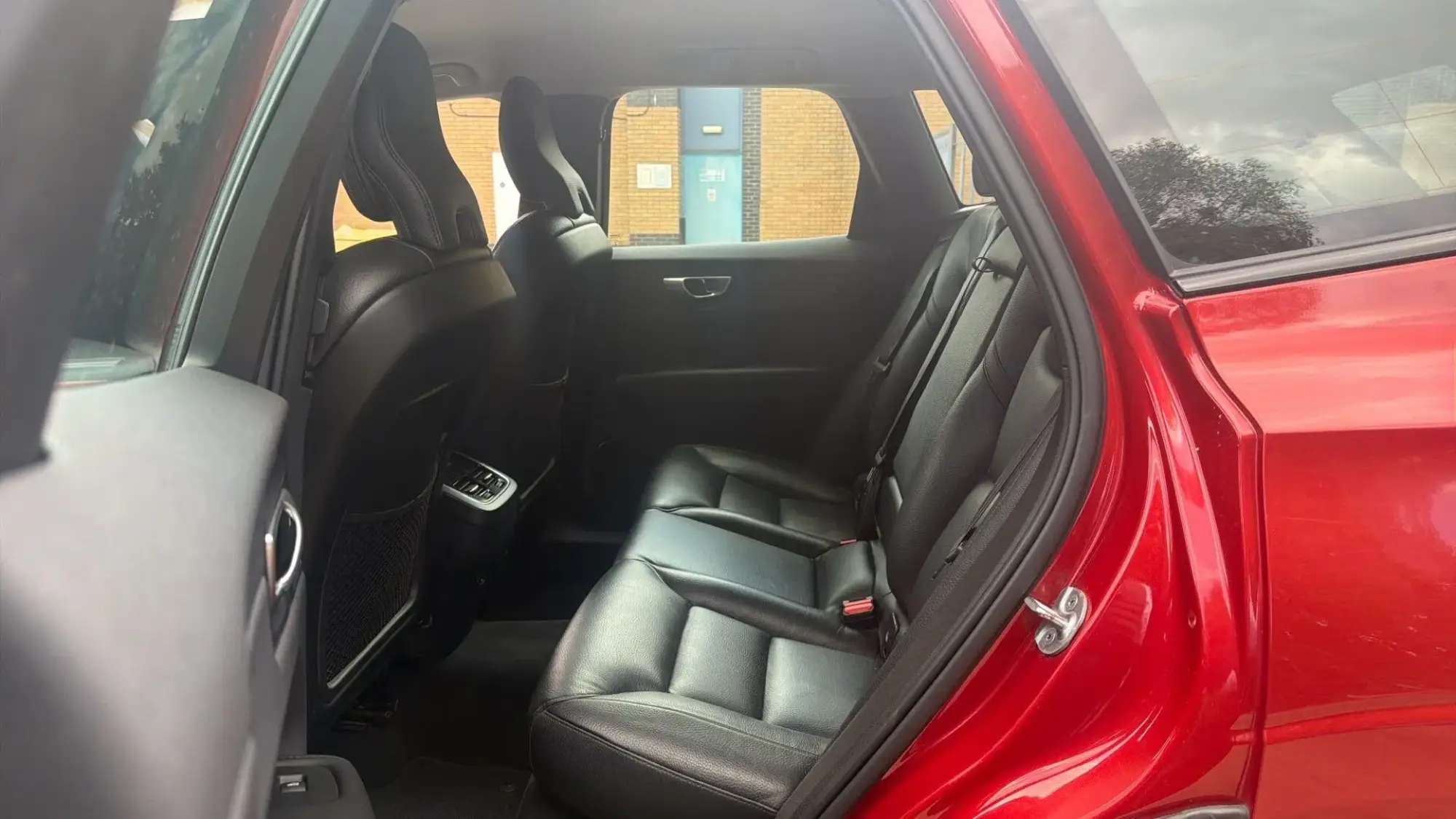 Volvo XC60 Image 11