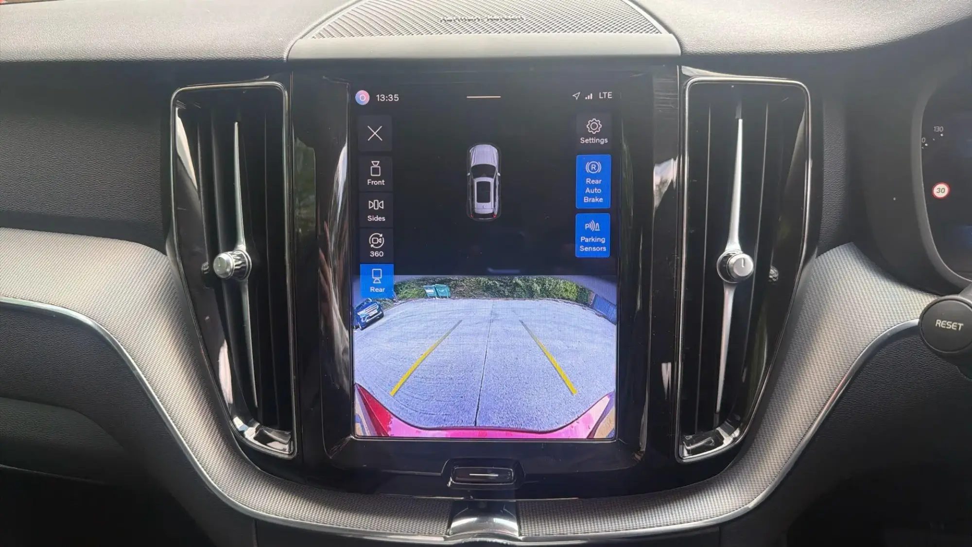 Volvo XC60 Image 26