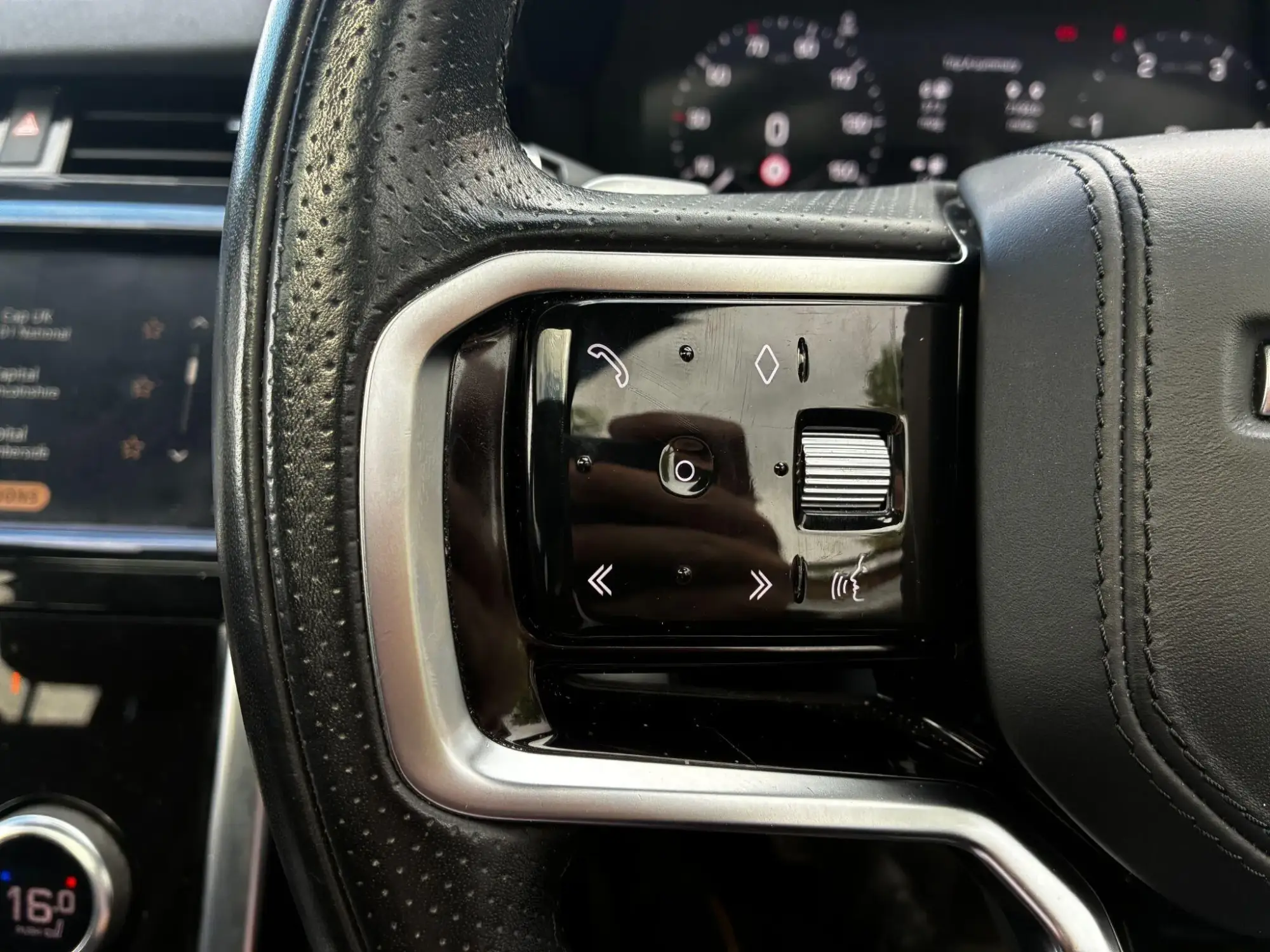 Land Rover Discovery Sport Image 12 Land Rover Discovery Sport Image 12