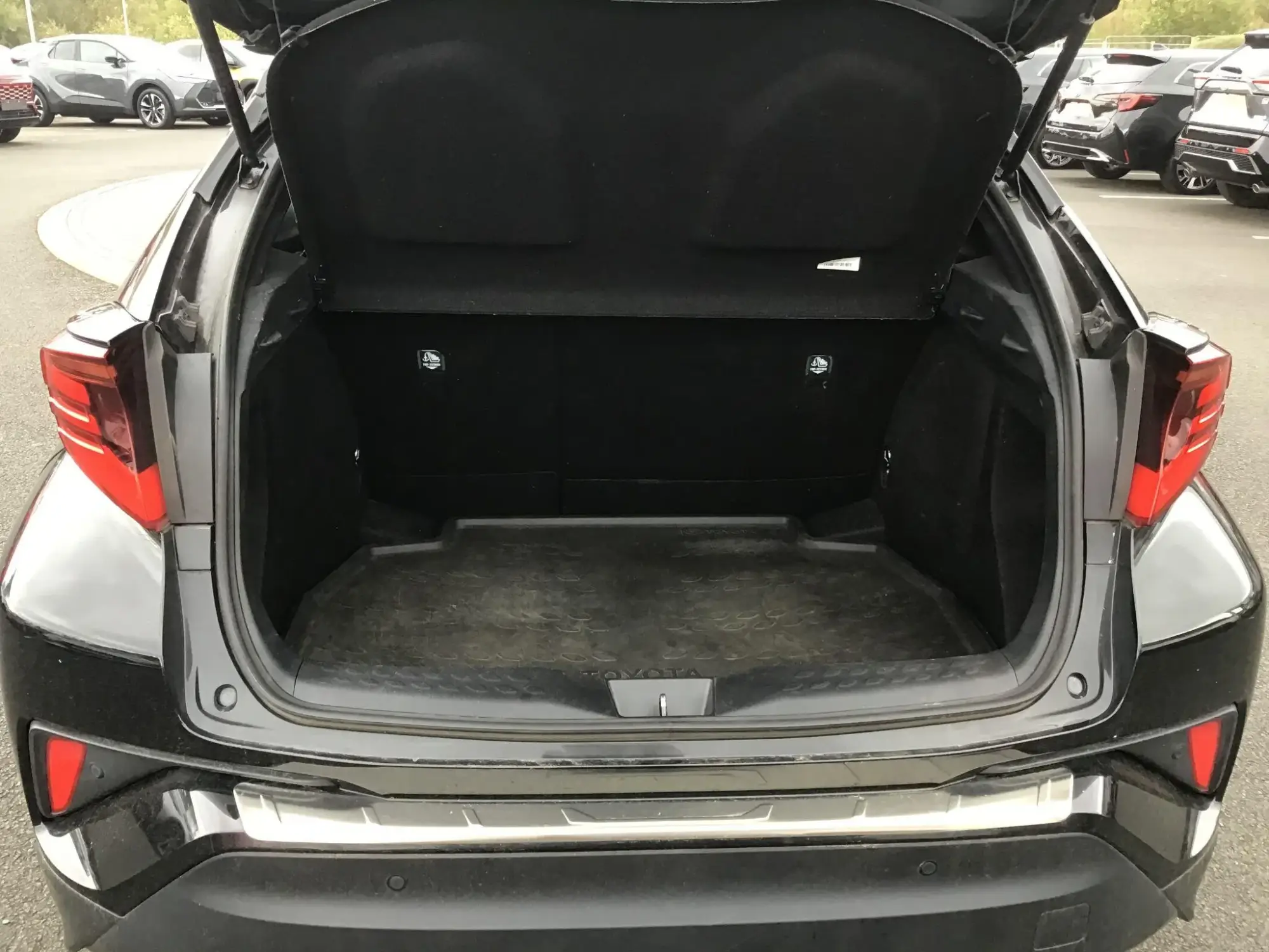Toyota C-HR Self-Charging Hybrid Image 13