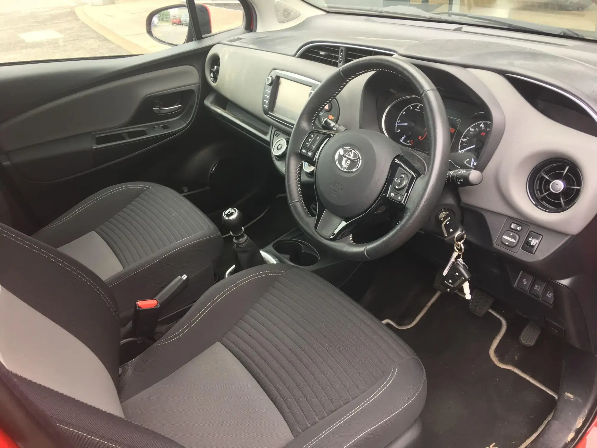 Toyota Yaris Image 11