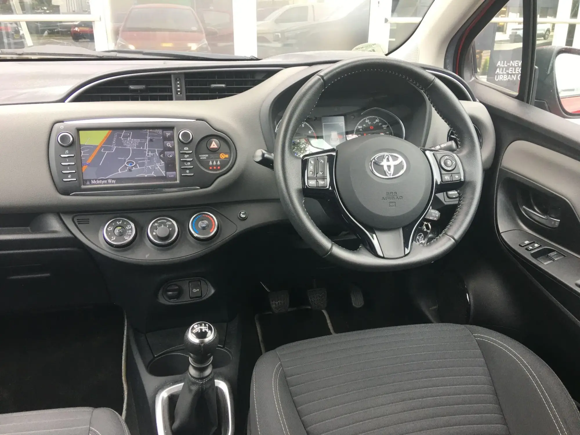Toyota Yaris Image 12