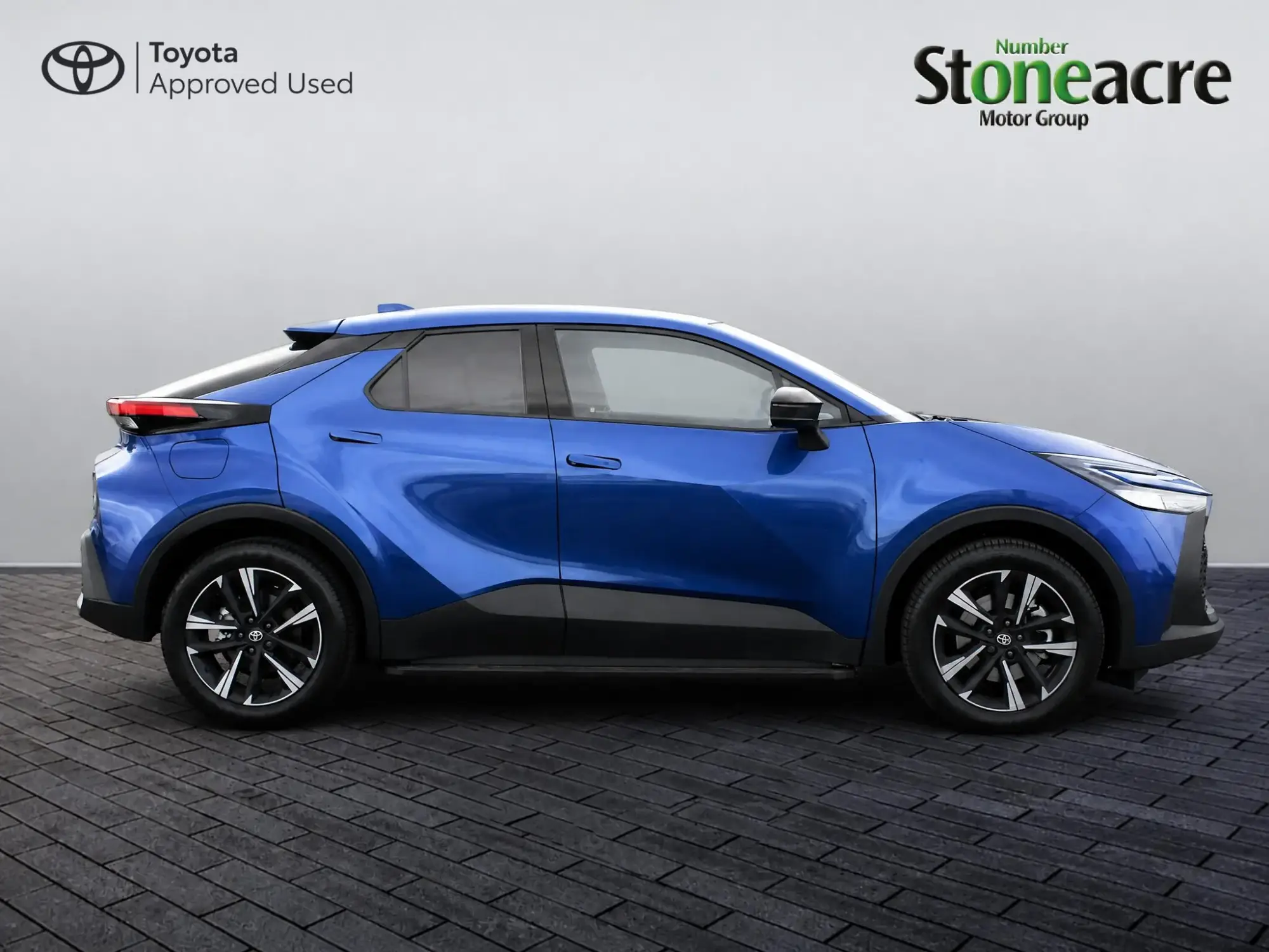 Toyota C-HR Plug-in Hybrid 2.0 VVT-h 13.6 kWh Design CVT Euro 6 (s/s) 5dr ND26WWS Image 2 Toyota C-HR Plug-in Hybrid 2.0 VVT-h 13.6 kWh Design CVT Euro 6 (s/s) 5dr ND26WWS Image 2