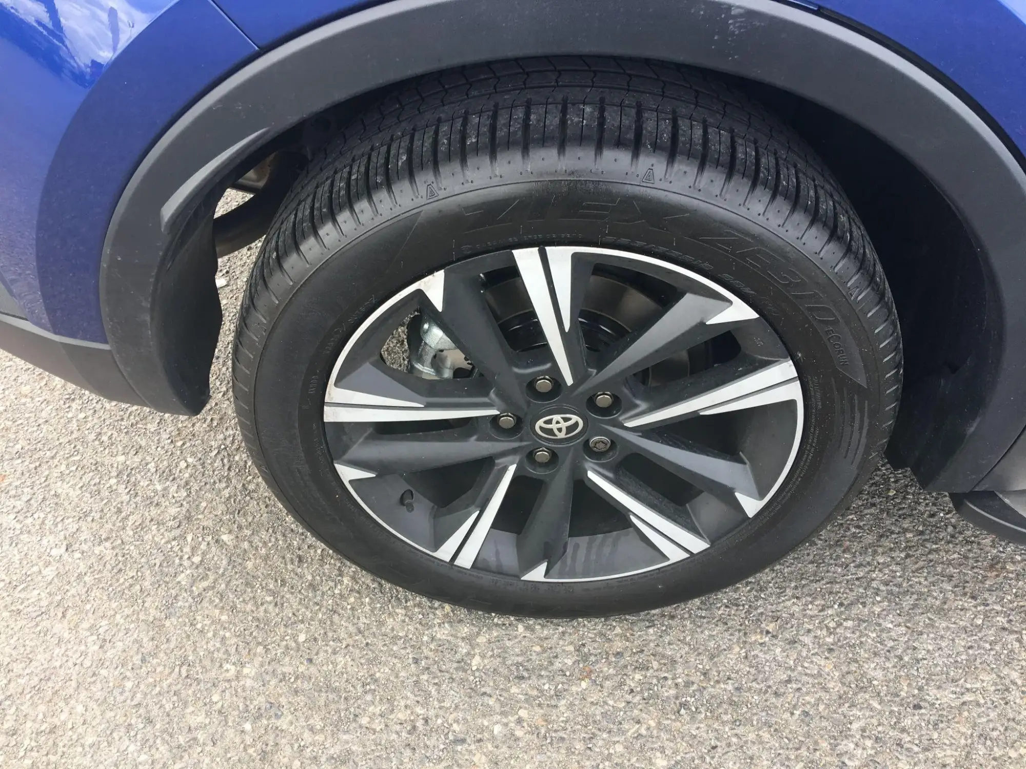 Toyota C-HR Plug-in Hybrid Image 9 Toyota C-HR Plug-in Hybrid Image 9