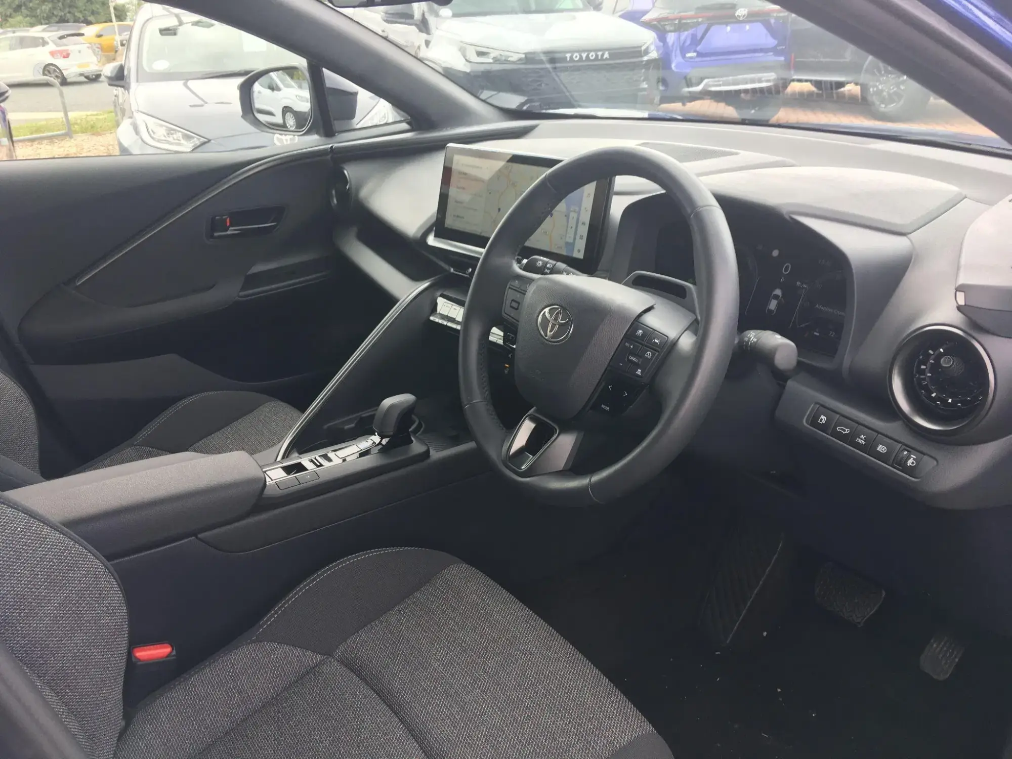 Toyota C-HR Plug-in Hybrid Image 11 Toyota C-HR Plug-in Hybrid Image 11