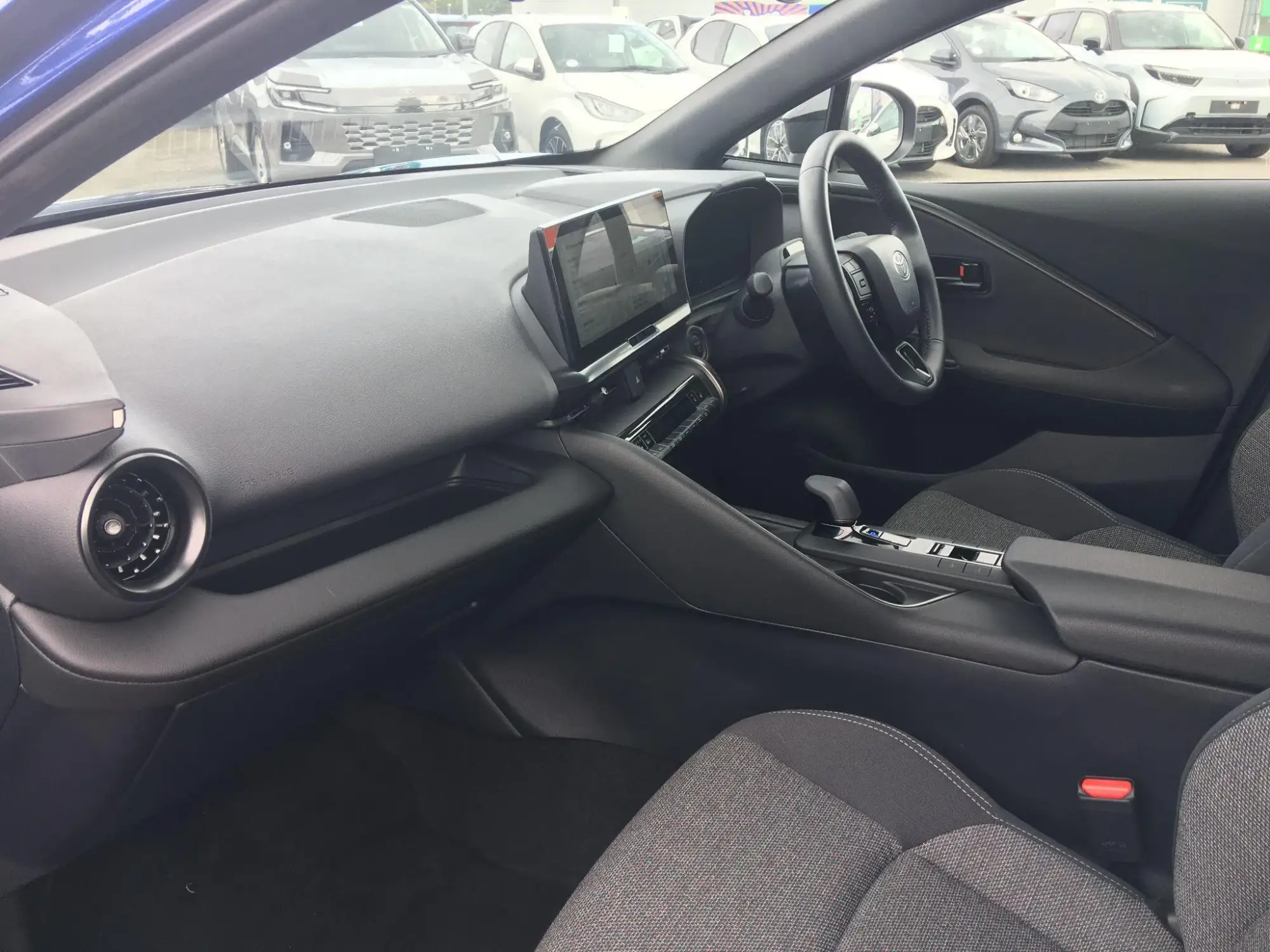 Toyota C-HR Plug-in Hybrid Image 14 Toyota C-HR Plug-in Hybrid Image 14