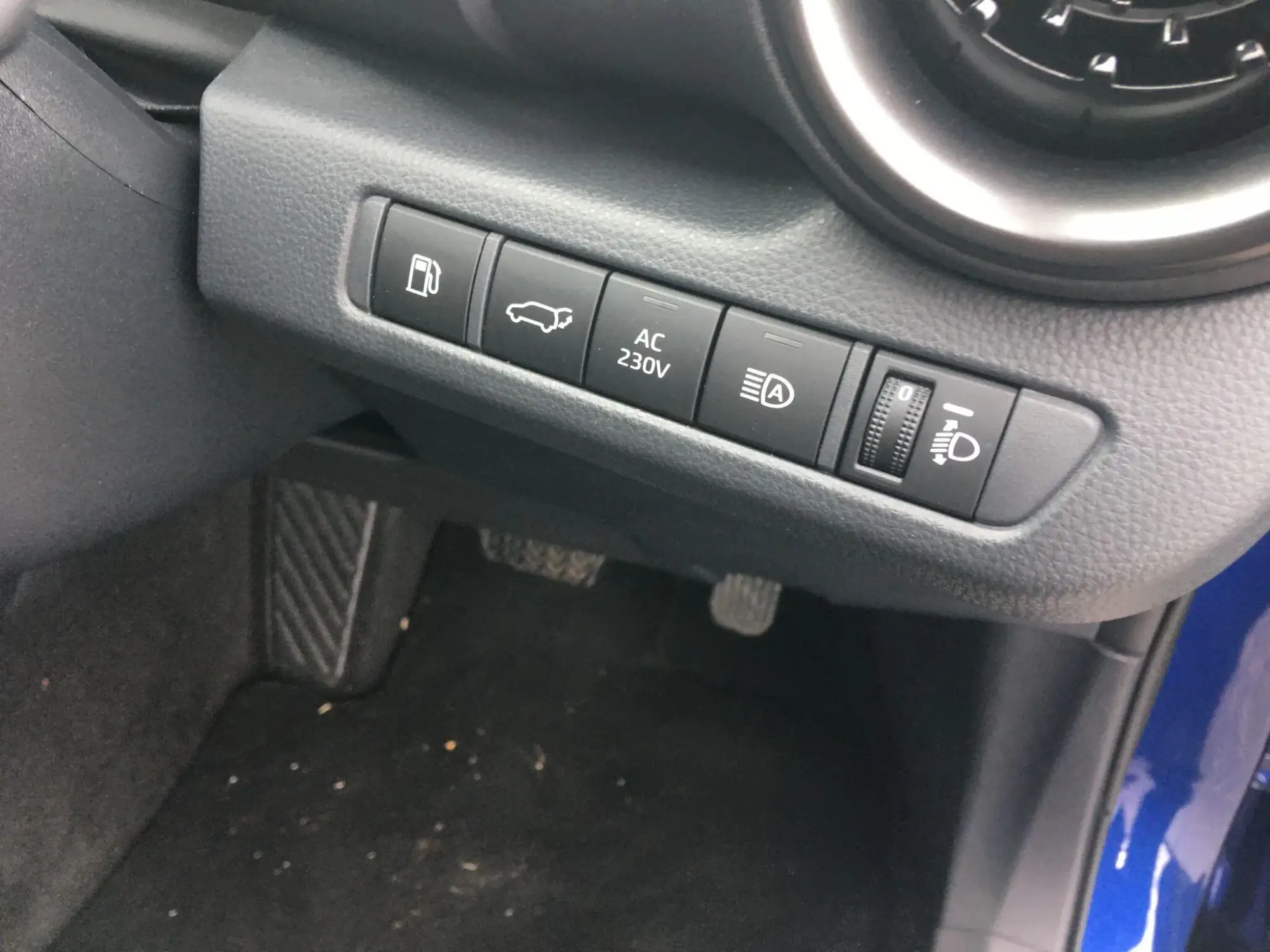 Toyota C-HR Plug-in Hybrid Image 36 Toyota C-HR Plug-in Hybrid Image 36