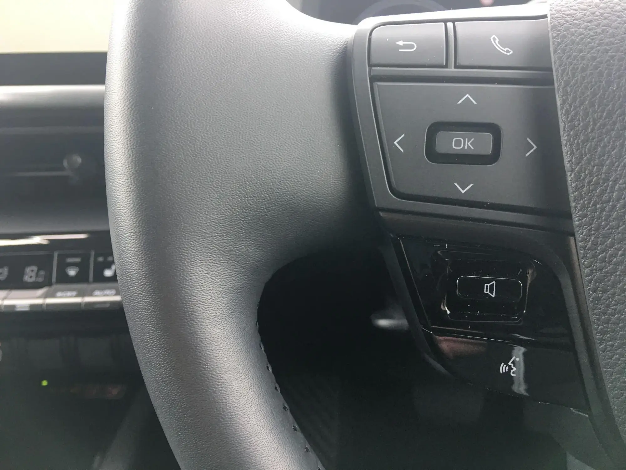 Toyota C-HR Plug-in Hybrid Image 37 Toyota C-HR Plug-in Hybrid Image 37