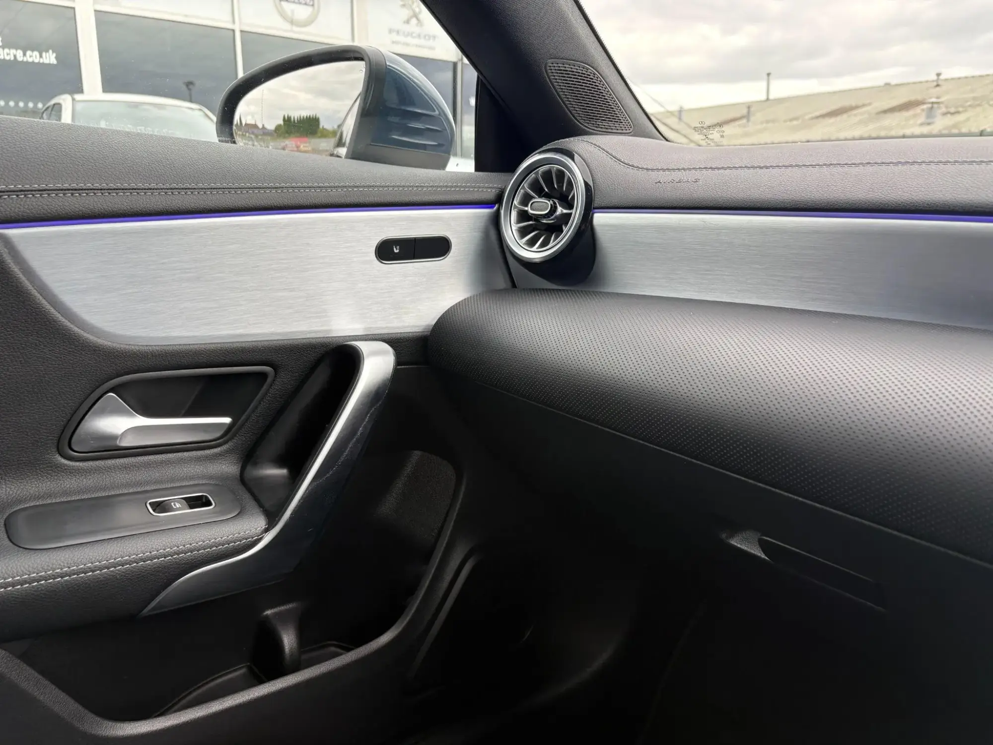 Mercedes-Benz CLA Image 12