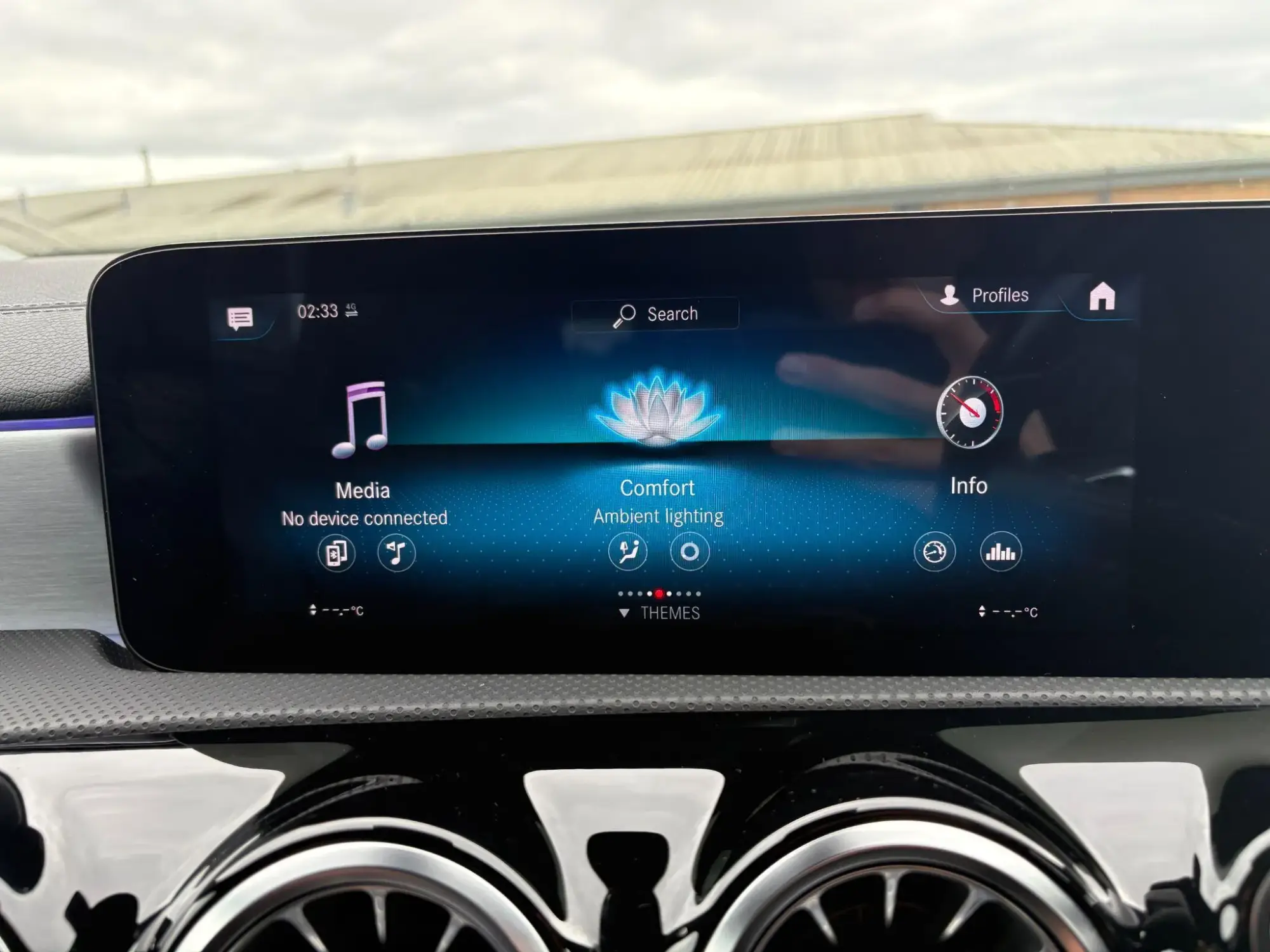 Mercedes-Benz CLA Image 25