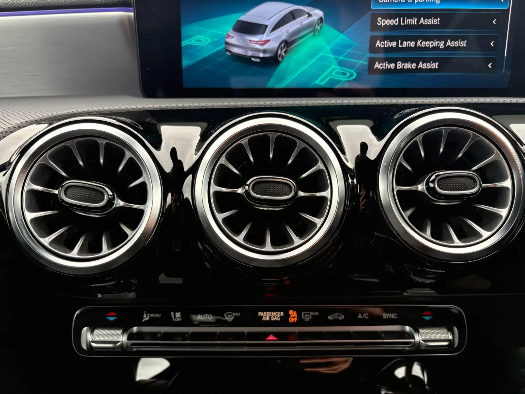 Mercedes-Benz CLA Image 27