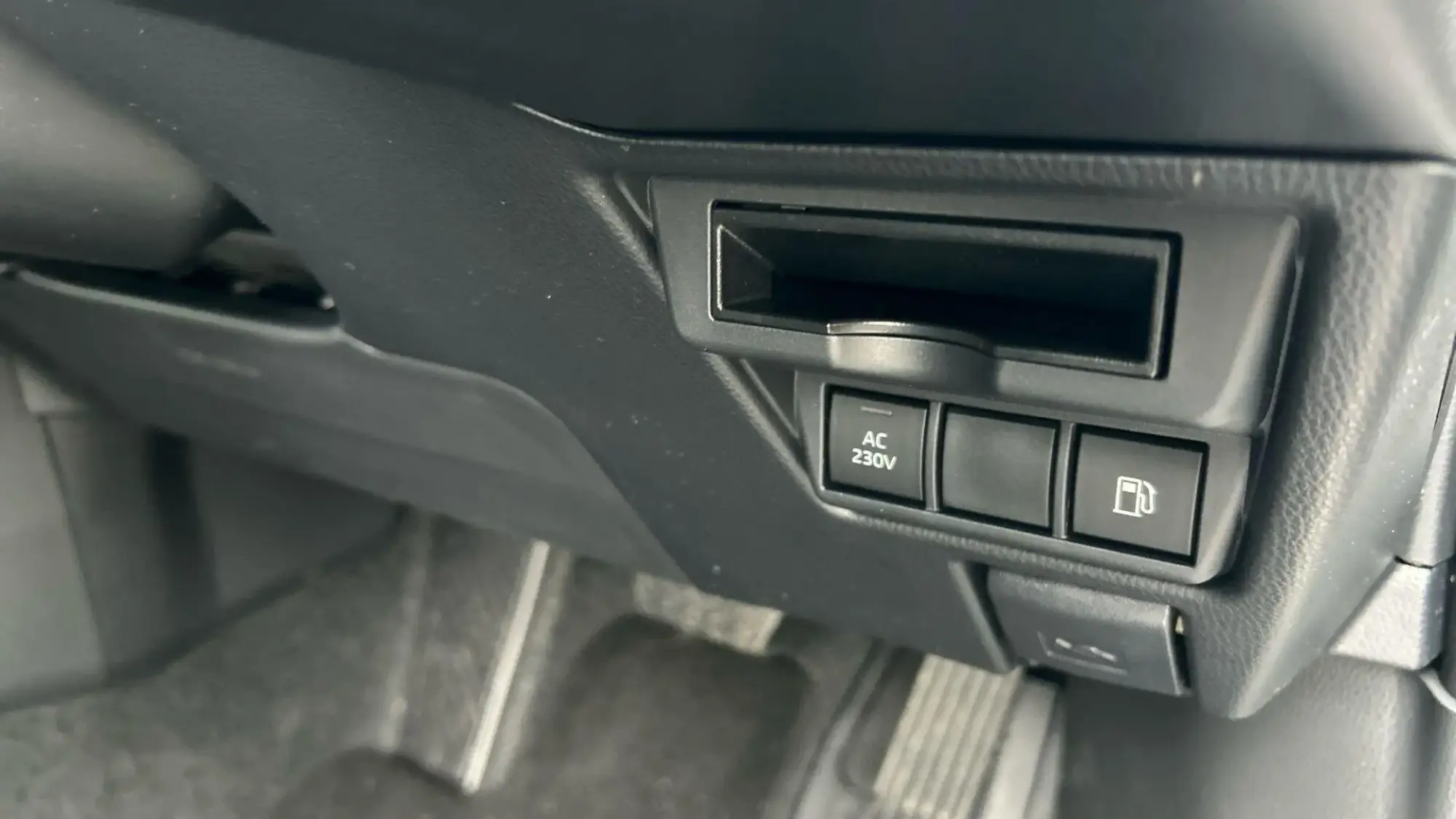 Toyota Prius Plug-in Hybrid Image 37