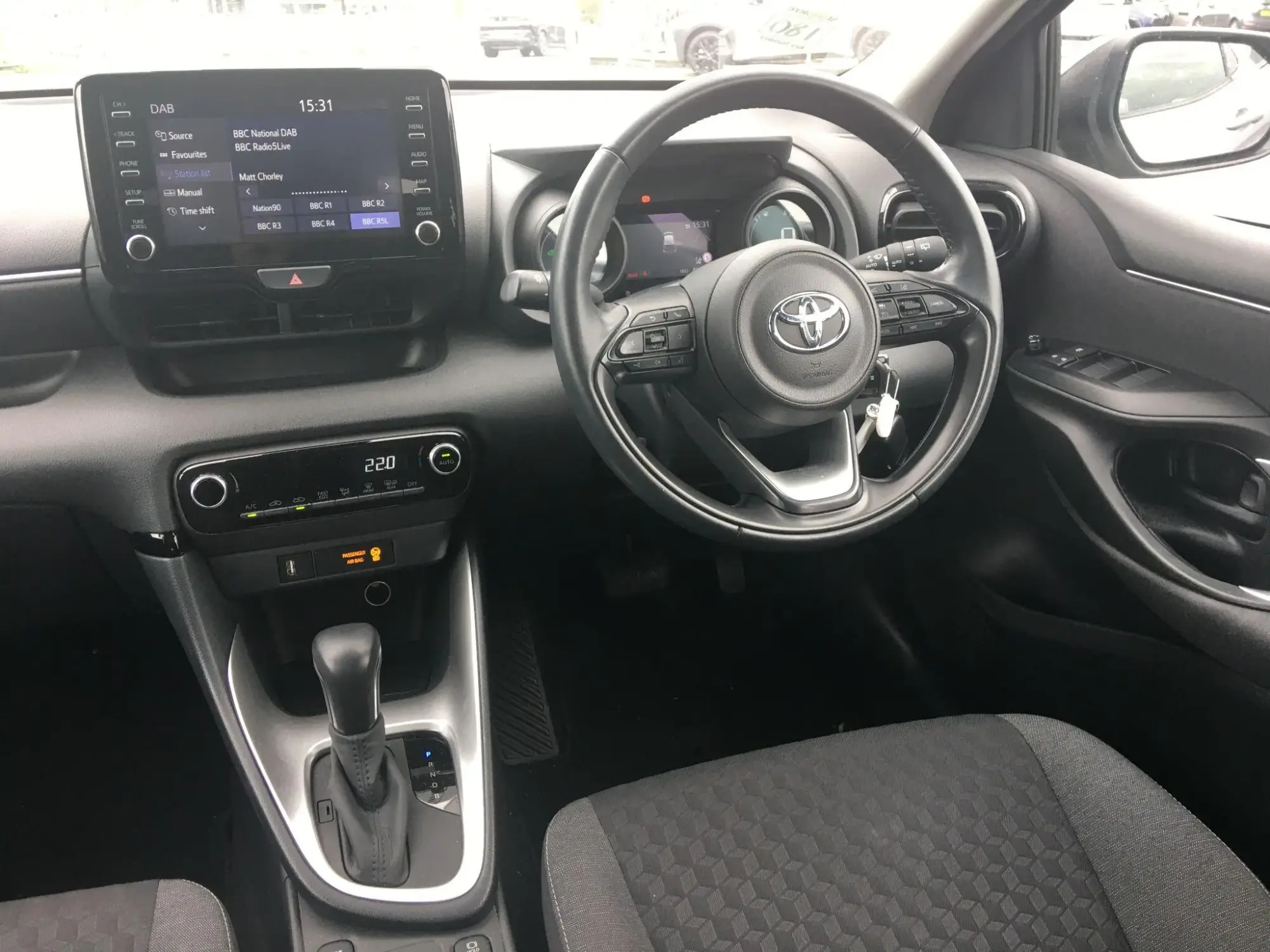 Toyota Yaris Image 12