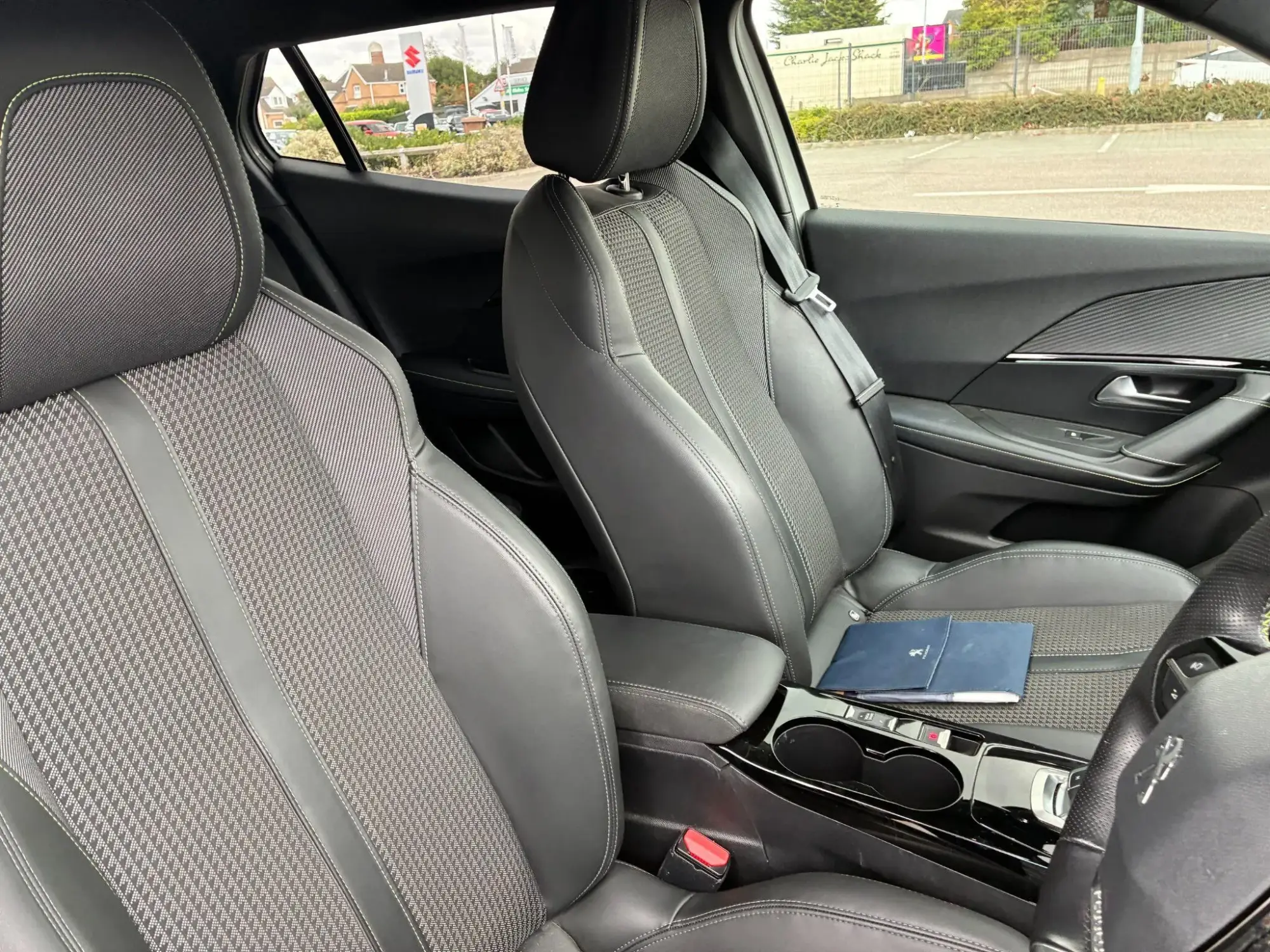 Peugeot 2008 Image 11
