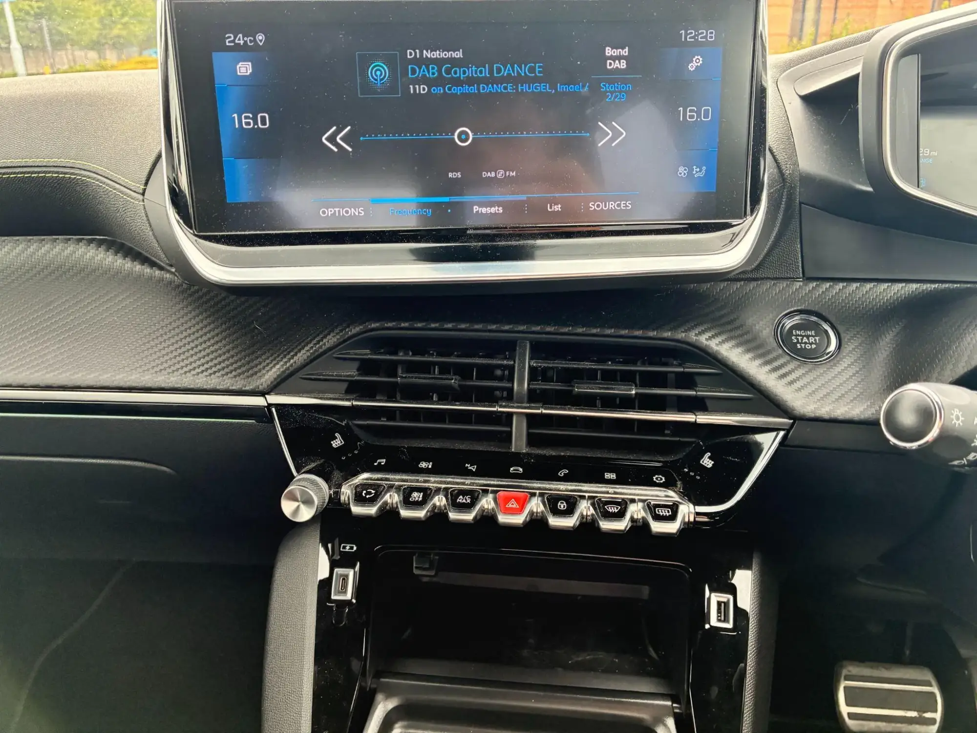 Peugeot 2008 Image 24