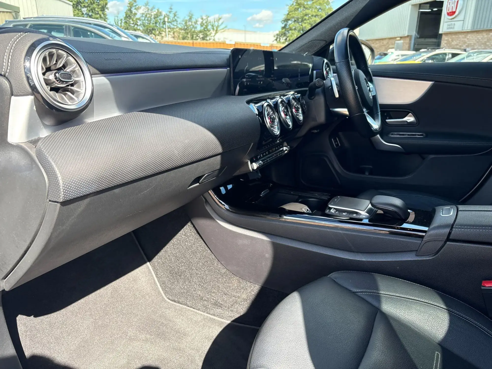 Mercedes-Benz CLA Image 25