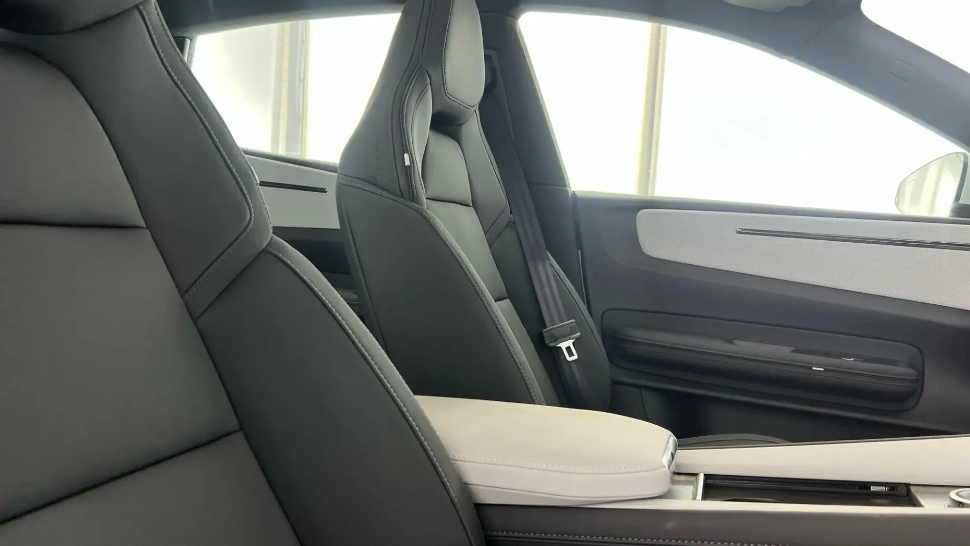 Polestar 4 SUV Image 18
