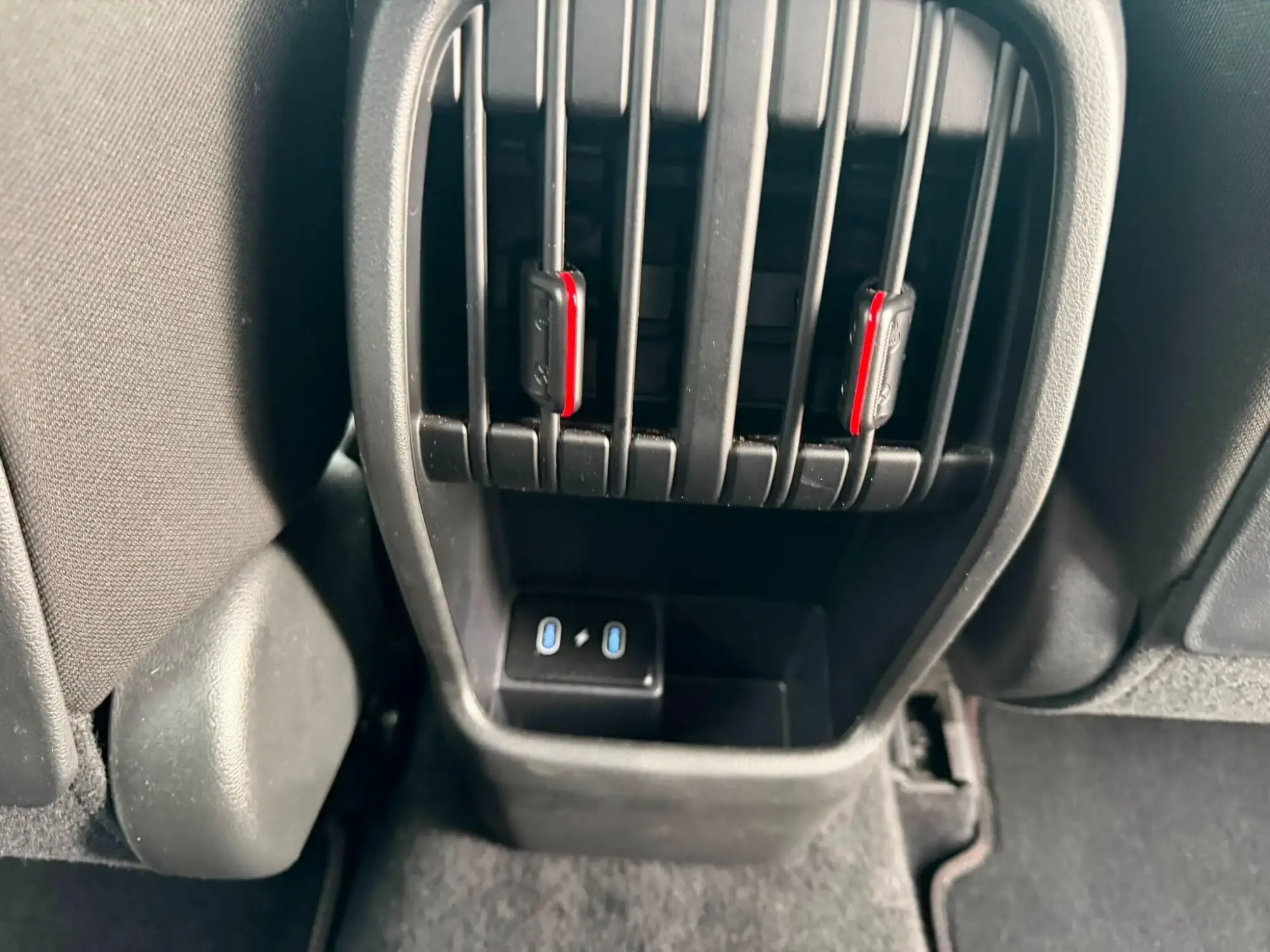 Hyundai KONA Image 34