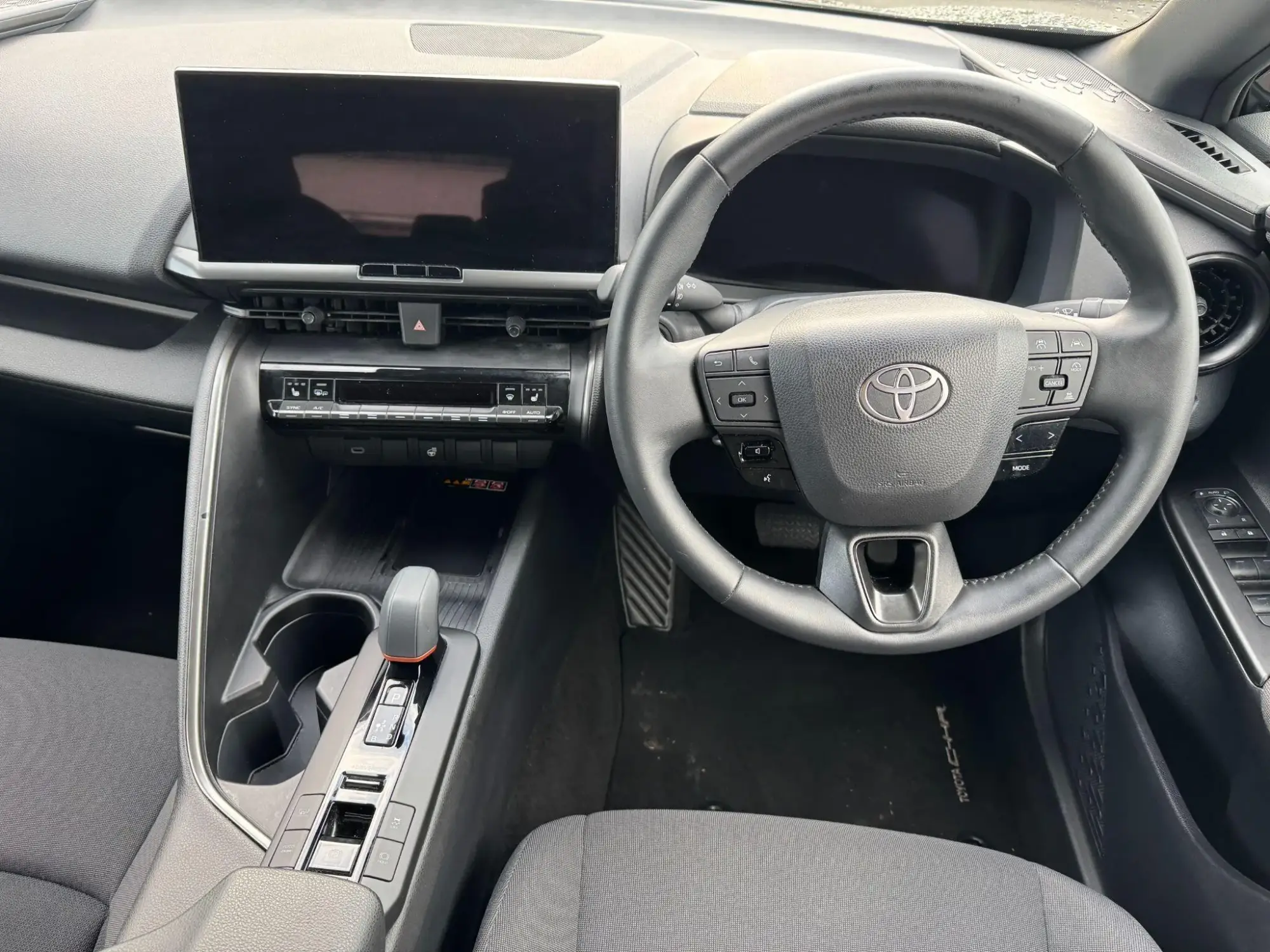 Toyota C-HR Plug-in Hybrid Image 15 Toyota C-HR Plug-in Hybrid Image 15