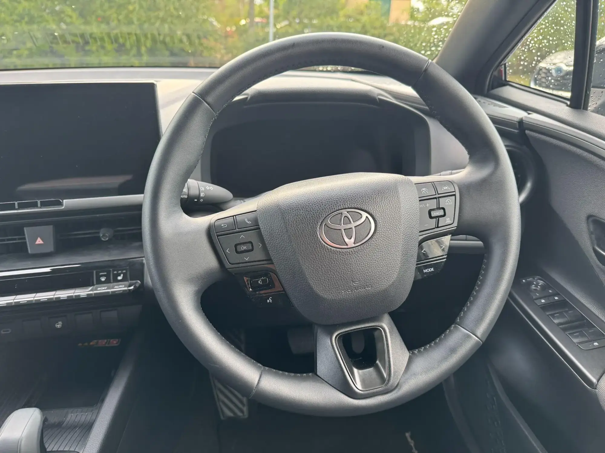 Toyota C-HR Plug-in Hybrid Image 16 Toyota C-HR Plug-in Hybrid Image 16