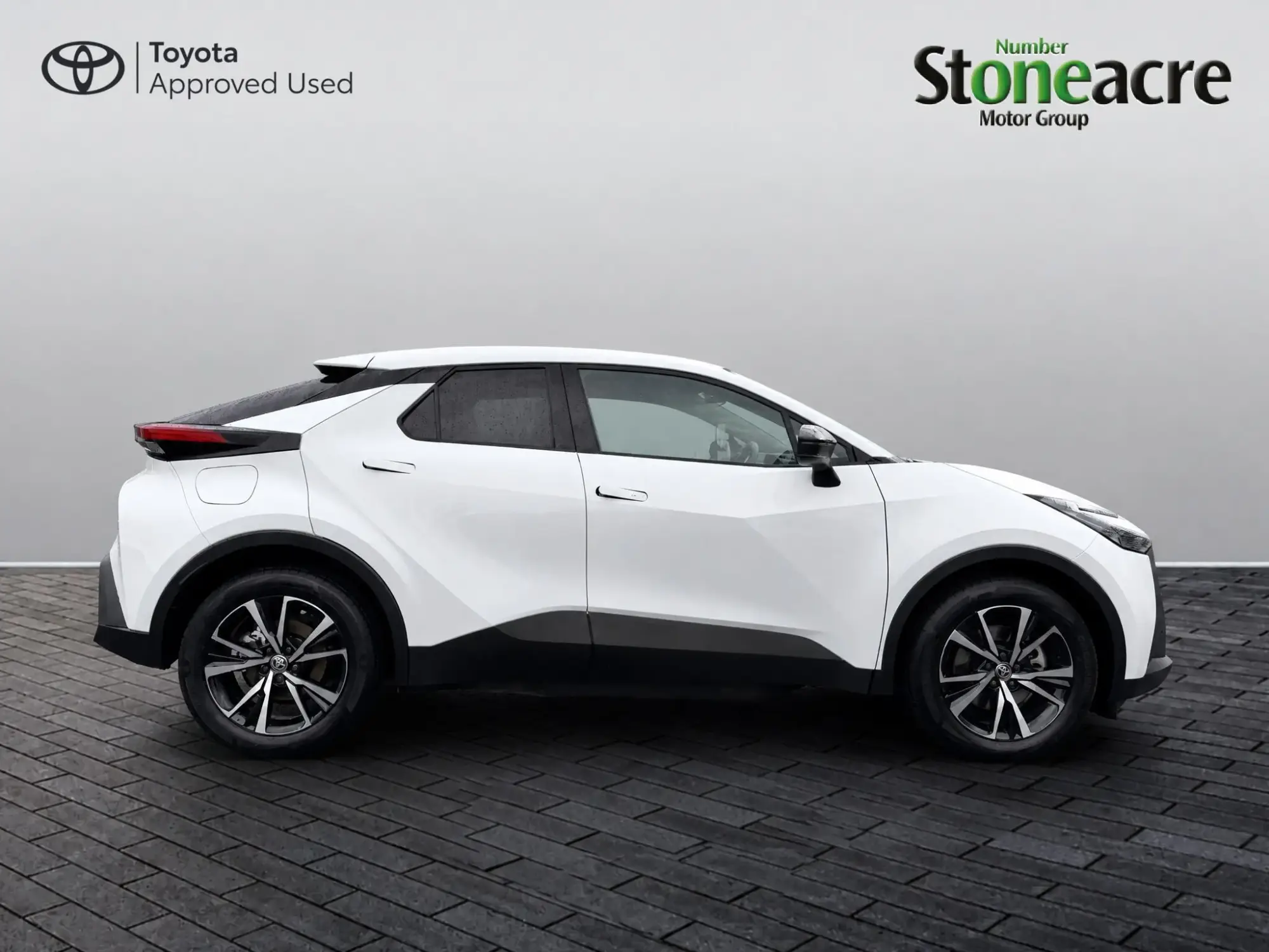 Toyota C-HR Plug-in Hybrid 2.0 VVT-h 13.6 kWh Design CVT Euro 6 (s/s) 5dr GV25KMX Image 2 Toyota C-HR Plug-in Hybrid 2.0 VVT-h 13.6 kWh Design CVT Euro 6 (s/s) 5dr GV25KMX Image 2