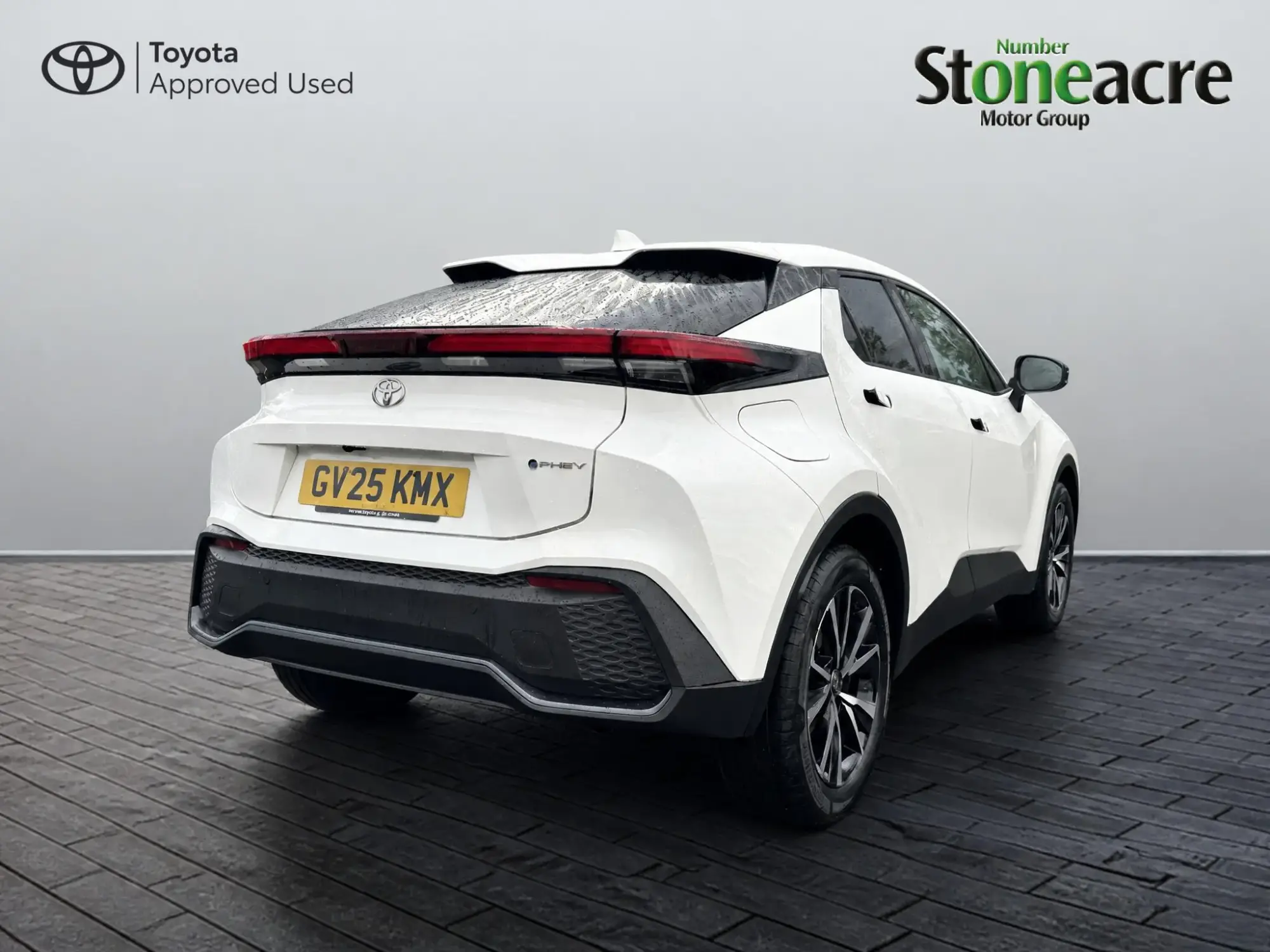 Toyota C-HR Plug-in Hybrid 2.0 VVT-h 13.6 kWh Design CVT Euro 6 (s/s) 5dr GV25KMX Image 3 Toyota C-HR Plug-in Hybrid 2.0 VVT-h 13.6 kWh Design CVT Euro 6 (s/s) 5dr GV25KMX Image 3