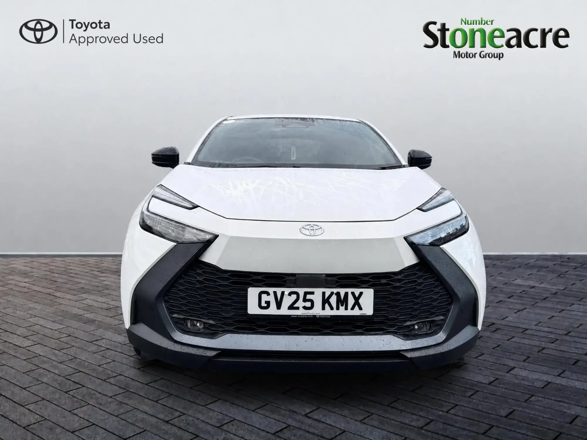 Toyota C-HR Plug-in Hybrid Image 8 Toyota C-HR Plug-in Hybrid Image 8