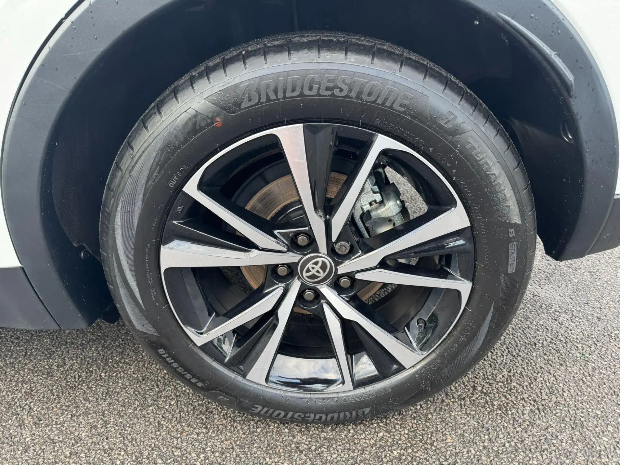Toyota C-HR Plug-in Hybrid Image 9 Toyota C-HR Plug-in Hybrid Image 9