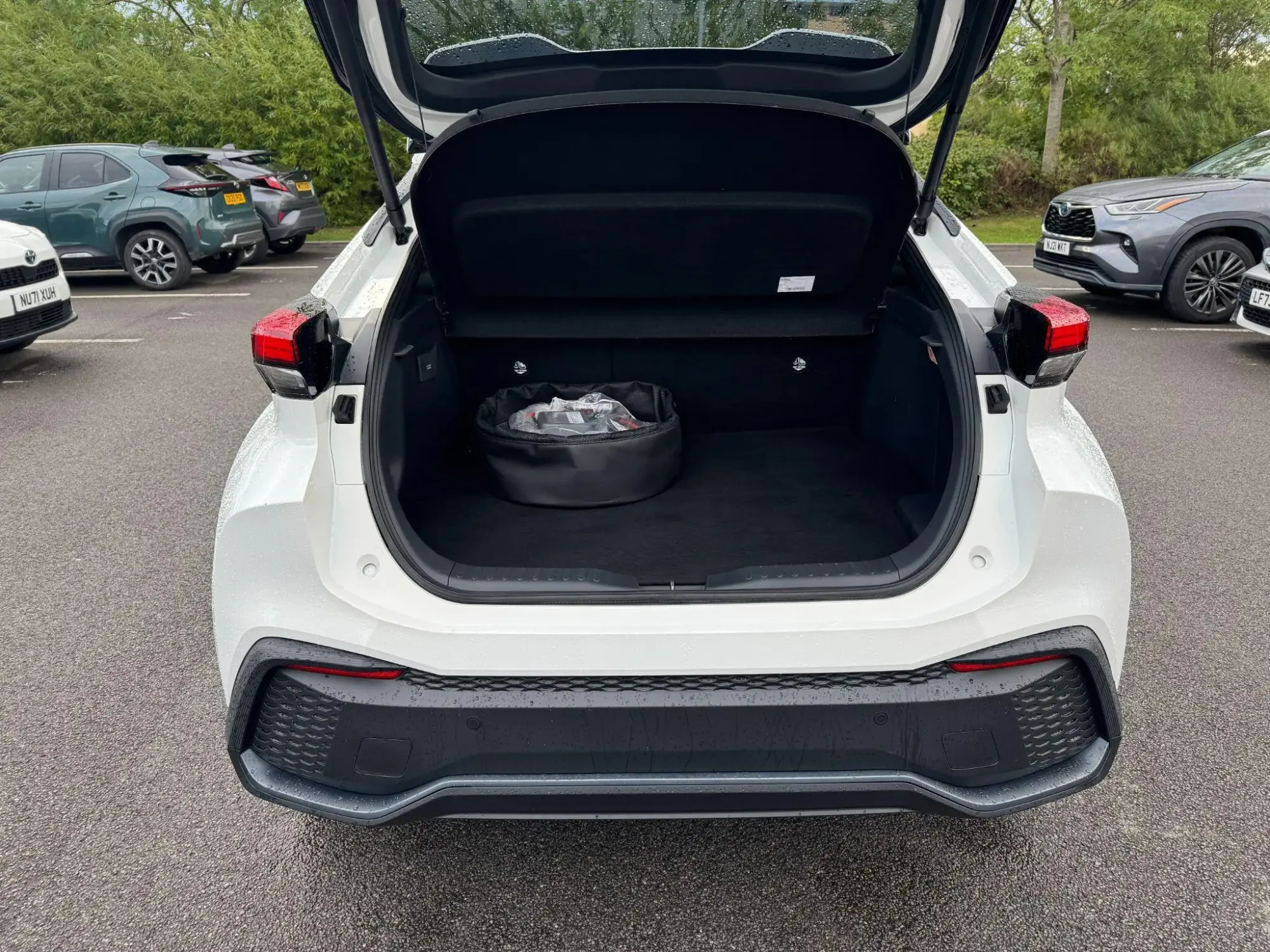 Toyota C-HR Plug-in Hybrid Image 10 Toyota C-HR Plug-in Hybrid Image 10