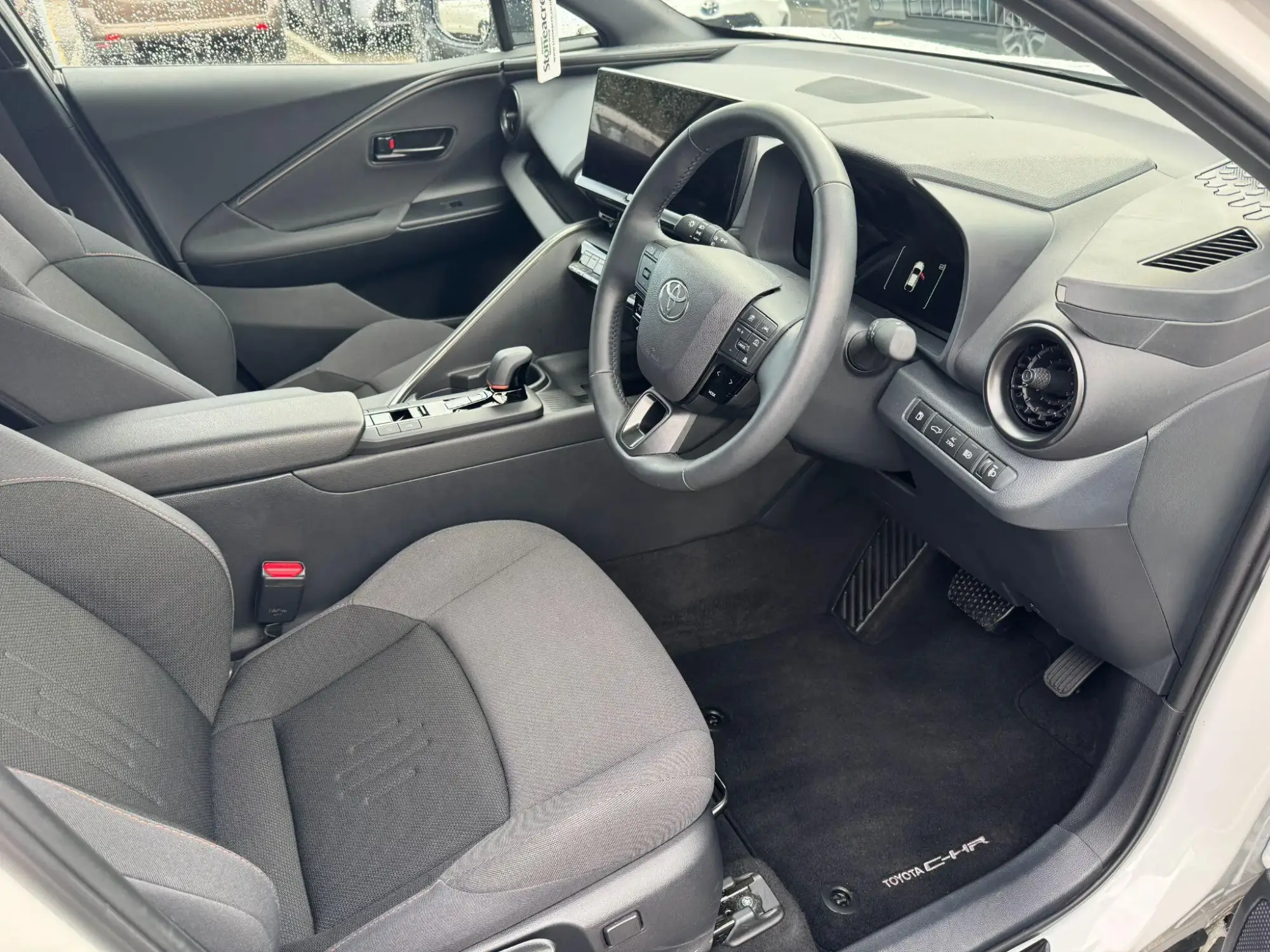 Toyota C-HR Plug-in Hybrid Image 11 Toyota C-HR Plug-in Hybrid Image 11