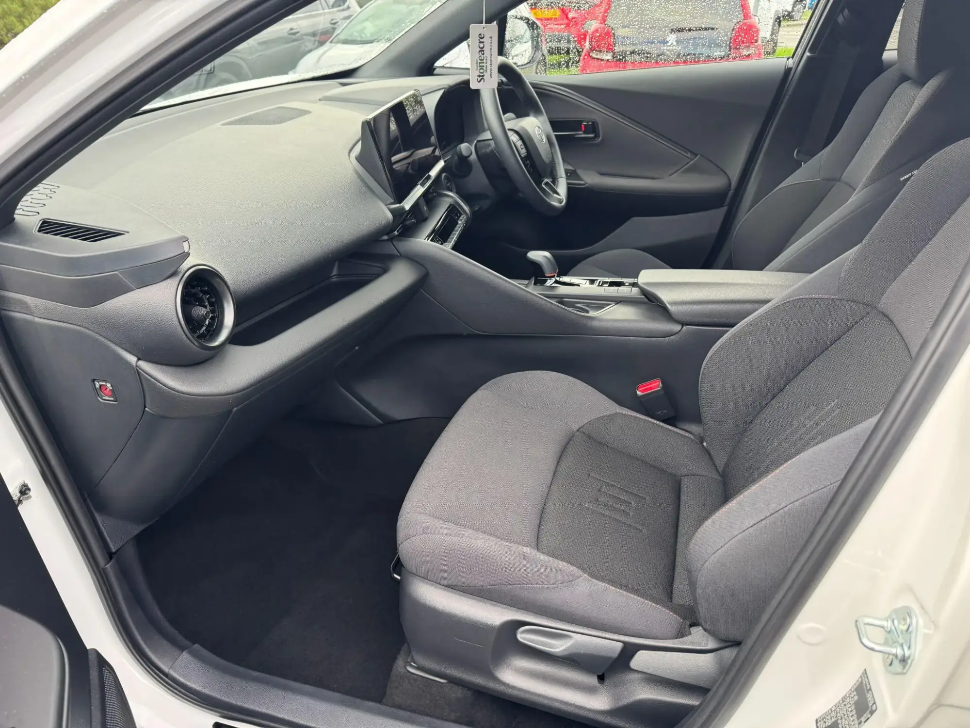 Toyota C-HR Plug-in Hybrid Image 14 Toyota C-HR Plug-in Hybrid Image 14
