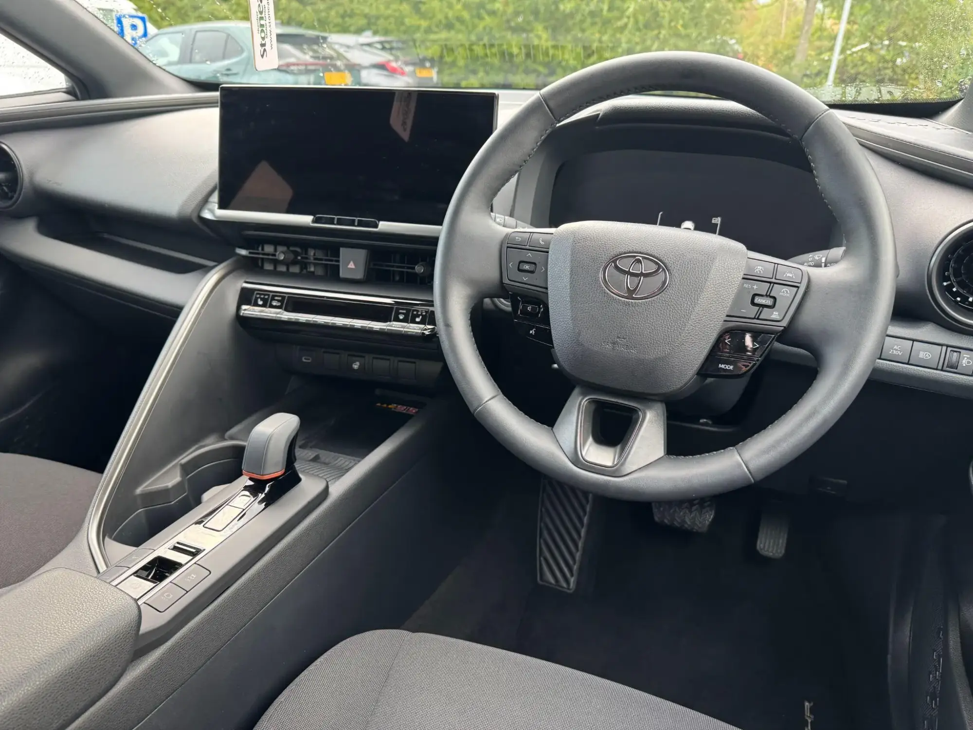 Toyota C-HR Plug-in Hybrid Image 16 Toyota C-HR Plug-in Hybrid Image 16
