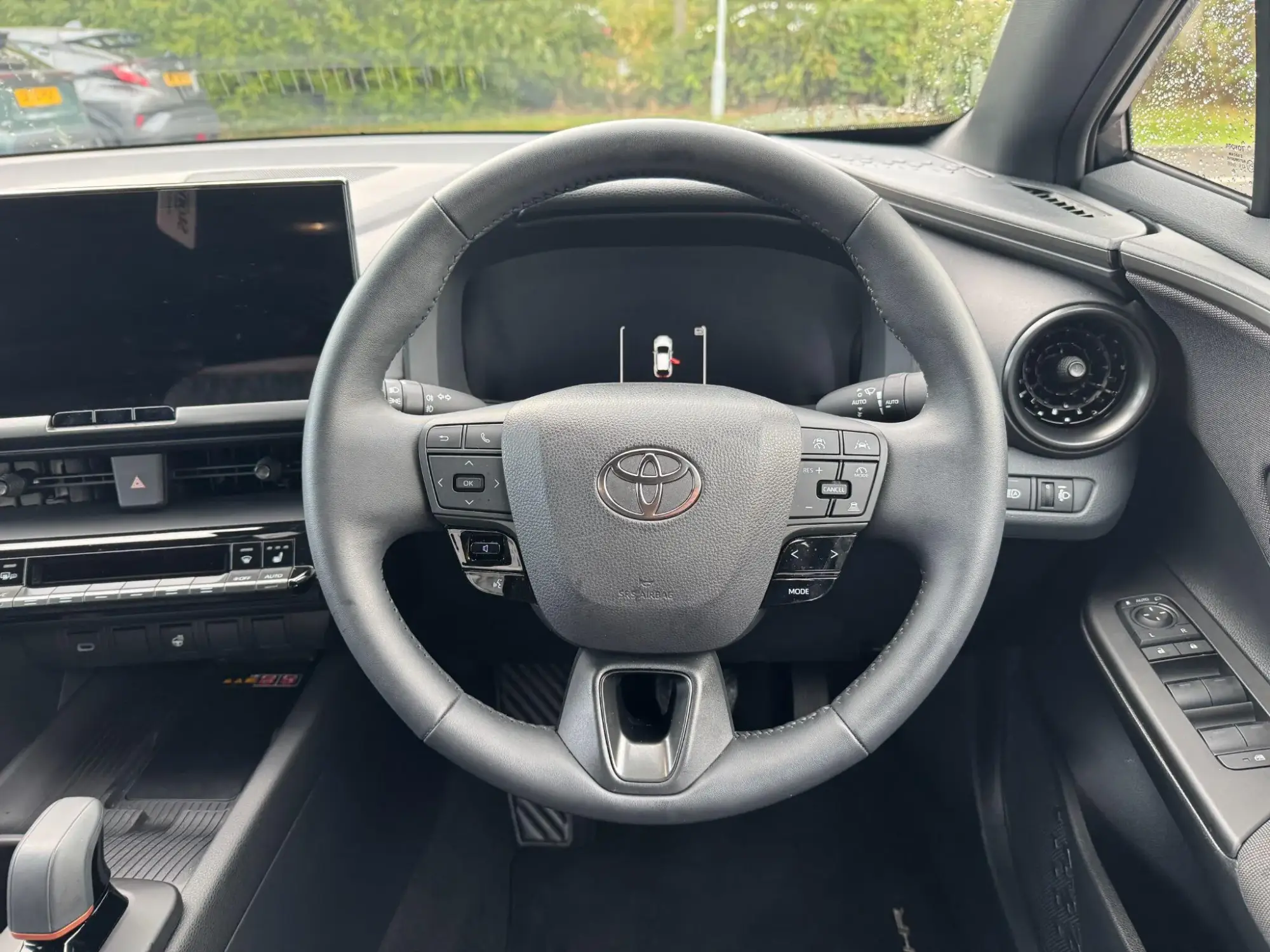 Toyota C-HR Plug-in Hybrid Image 17 Toyota C-HR Plug-in Hybrid Image 17